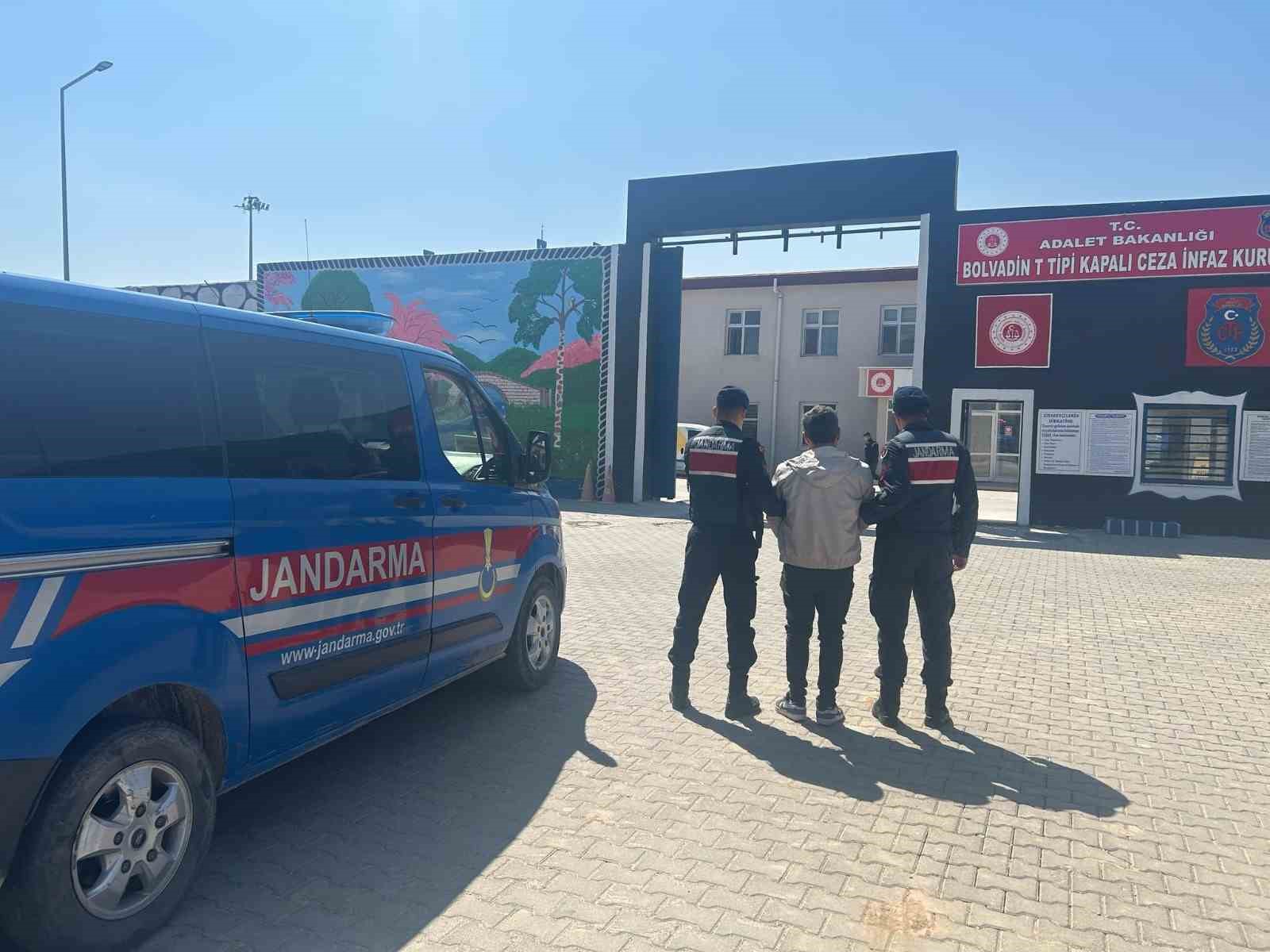 Afyonkarahisar’da hapis cezasıyla aranan şahıs yakalandı