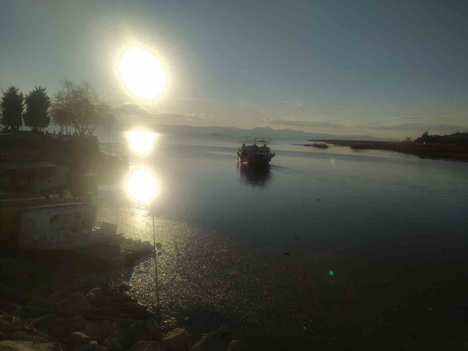 Beyşehir Gölünde tekne turları başladı