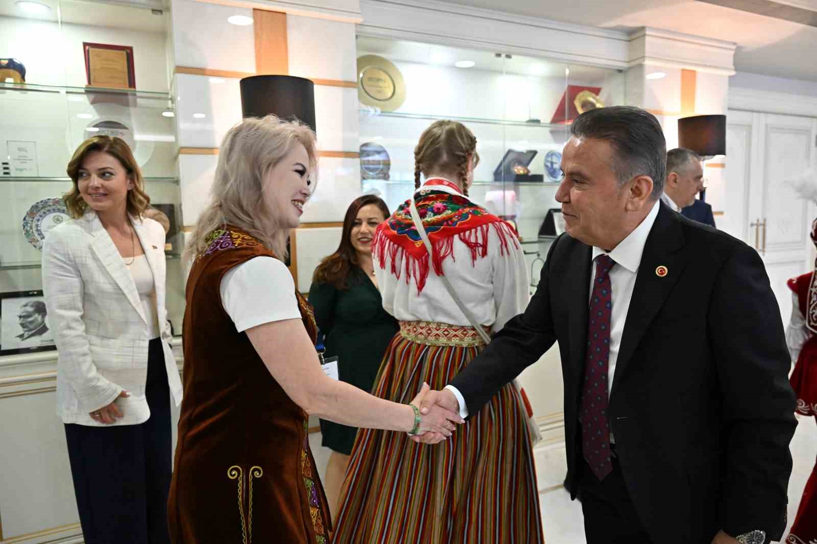 Başkan Böcek: "Dünya çocuklarını Antalya’da buluşturmaya devam edeceğiz"