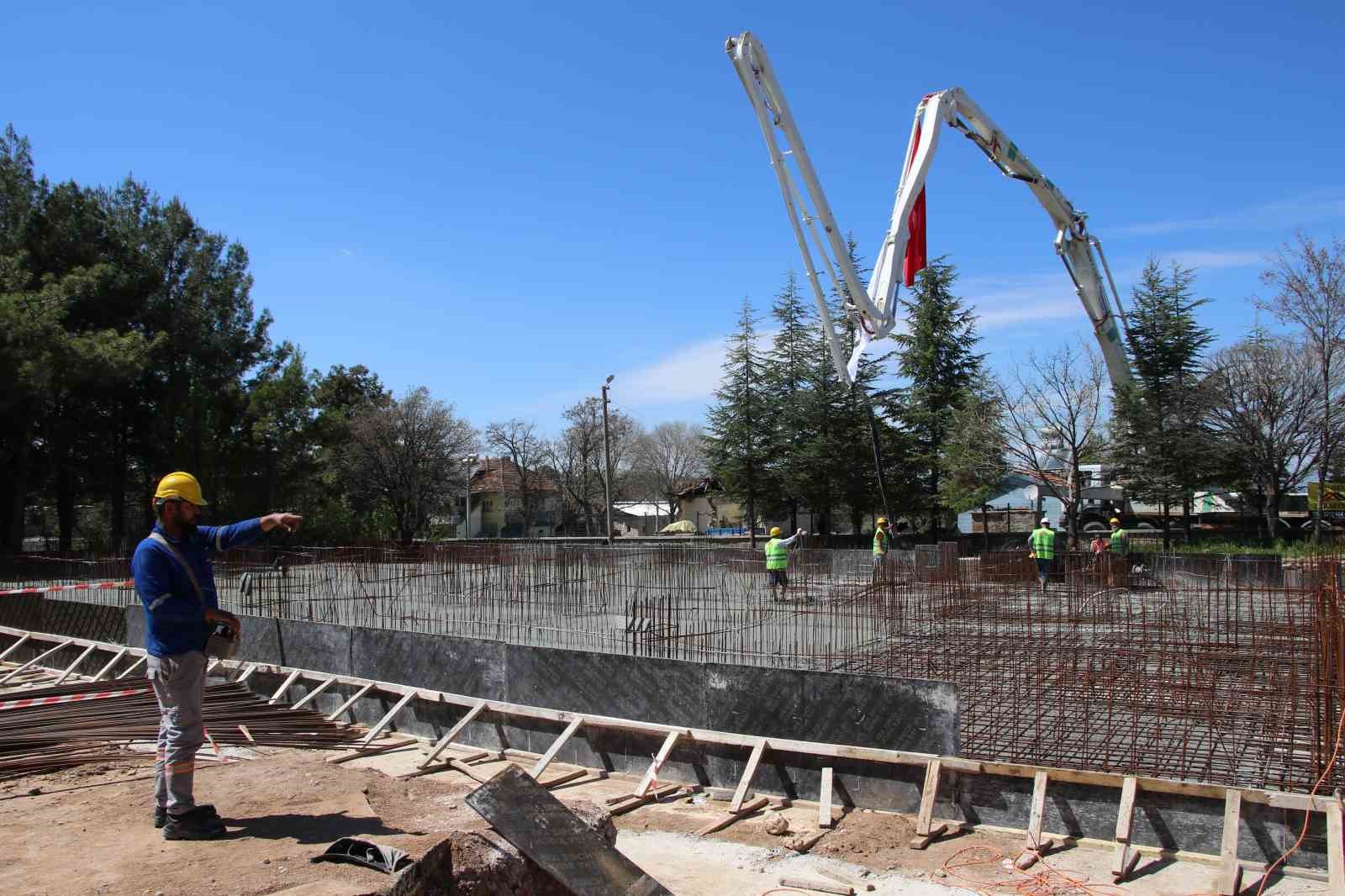 Uşak’ta hayırseverler tarafından yaptırılacak okulun temeli törenle atıldı