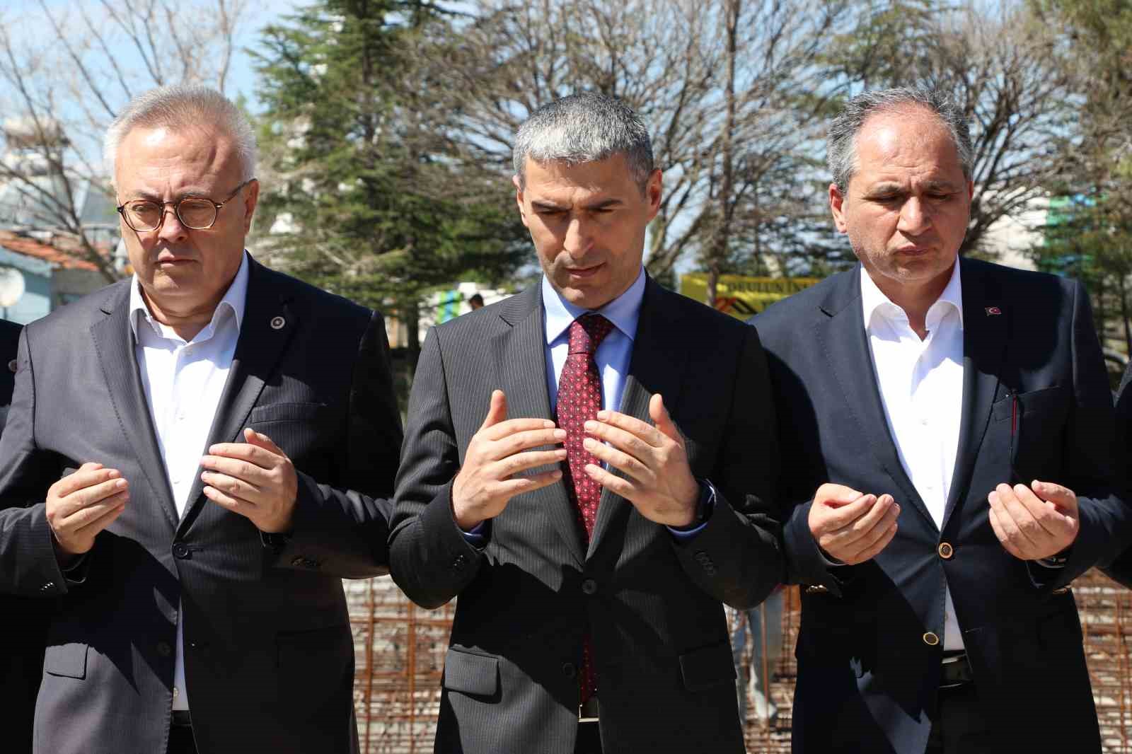 Uşak&rsquo;ta hayırseverler tarafından yaptırılacak okulun temeli t&ouml;renle atıldı
