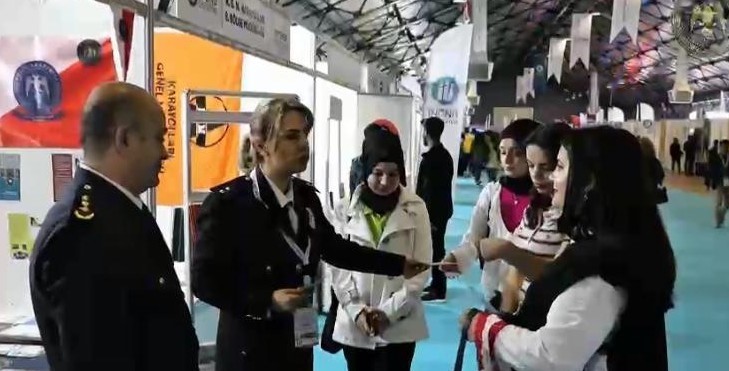 Malatya polis akademisi standına yoğun ilgi