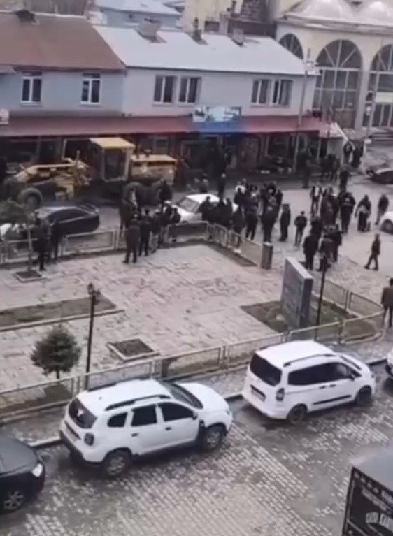 Kars&rsquo;ta kurşun isabet eden &ouml;zel idare &ccedil;alışanı ağır yaralandı
