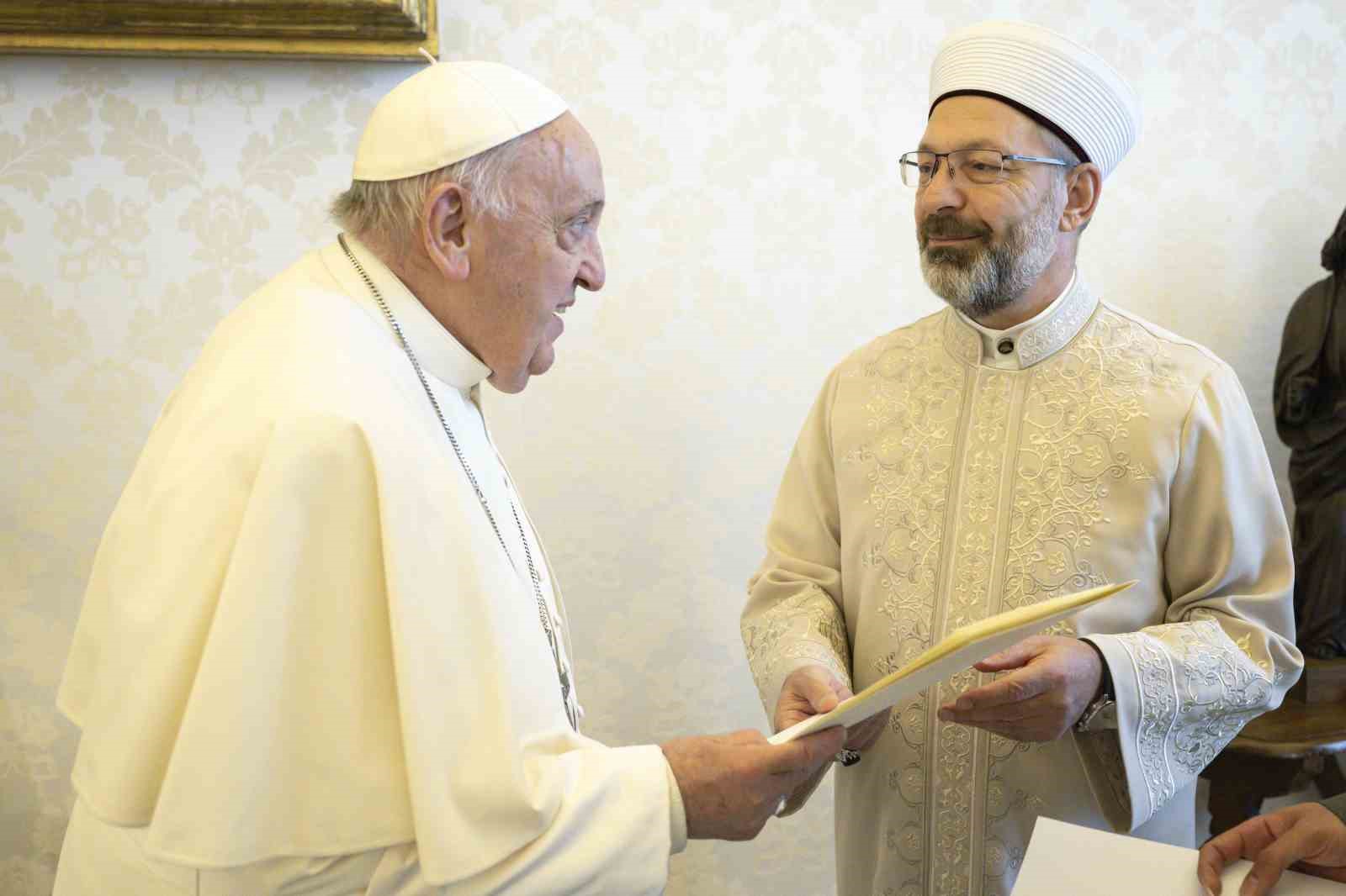 Diyanet İşleri Başkanı Erbaş’tan, Papa Franciscus için taziye mesajı