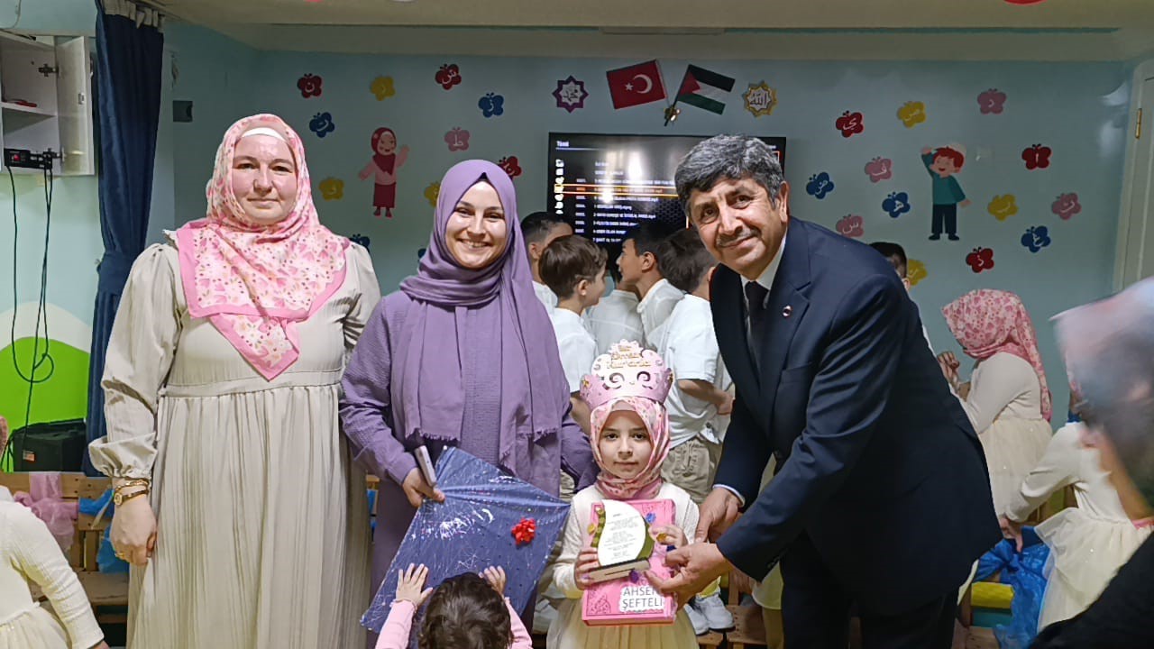 Anamurlu minikler Kur&rsquo;an&rsquo;a ge&ccedil;menin sevincini yaşadı
