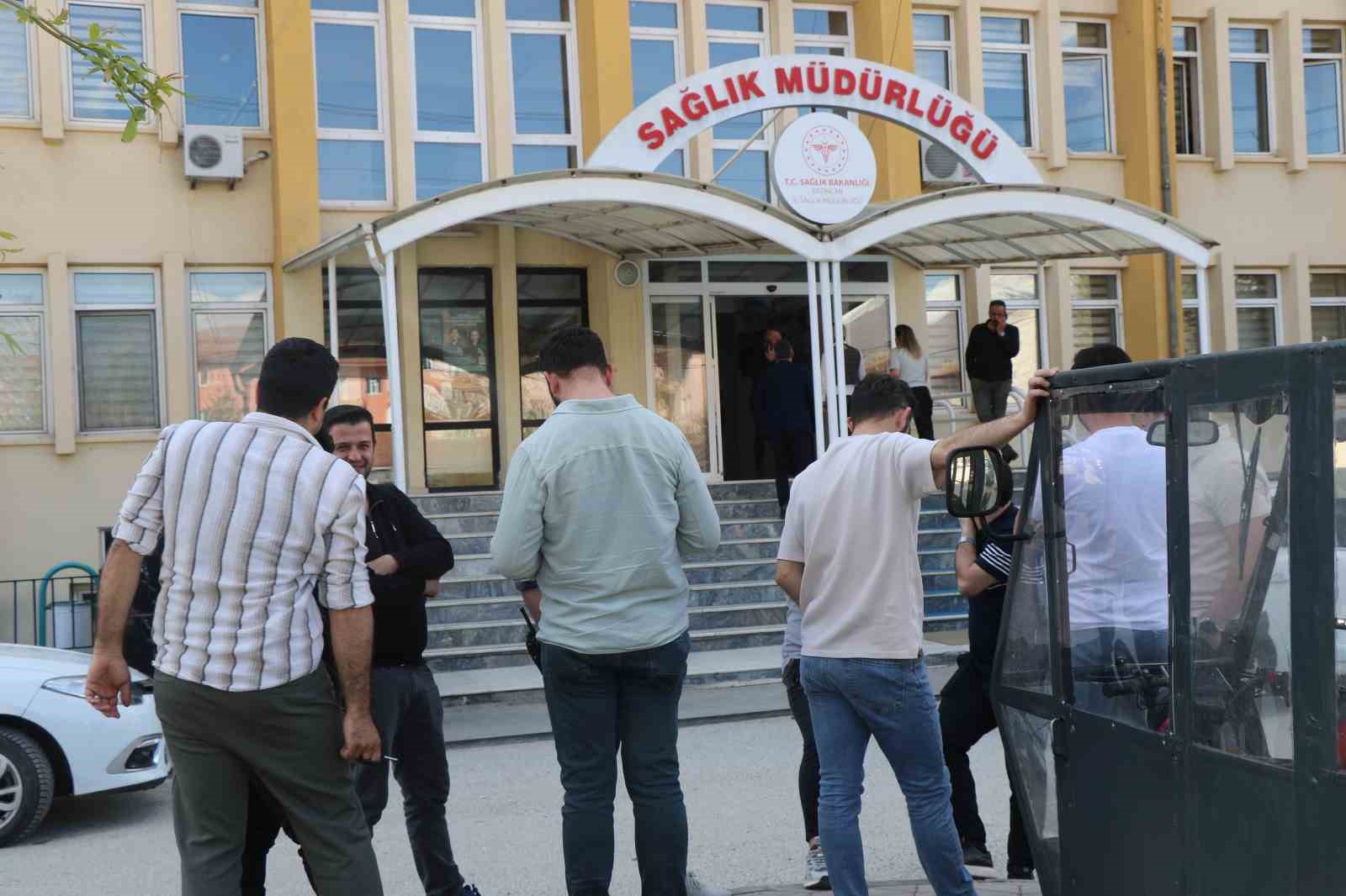 Sağlık Müdürlüğünde tabancayla kadını rehin alan şüpheli kısa sürede etkisiz hale getirildi