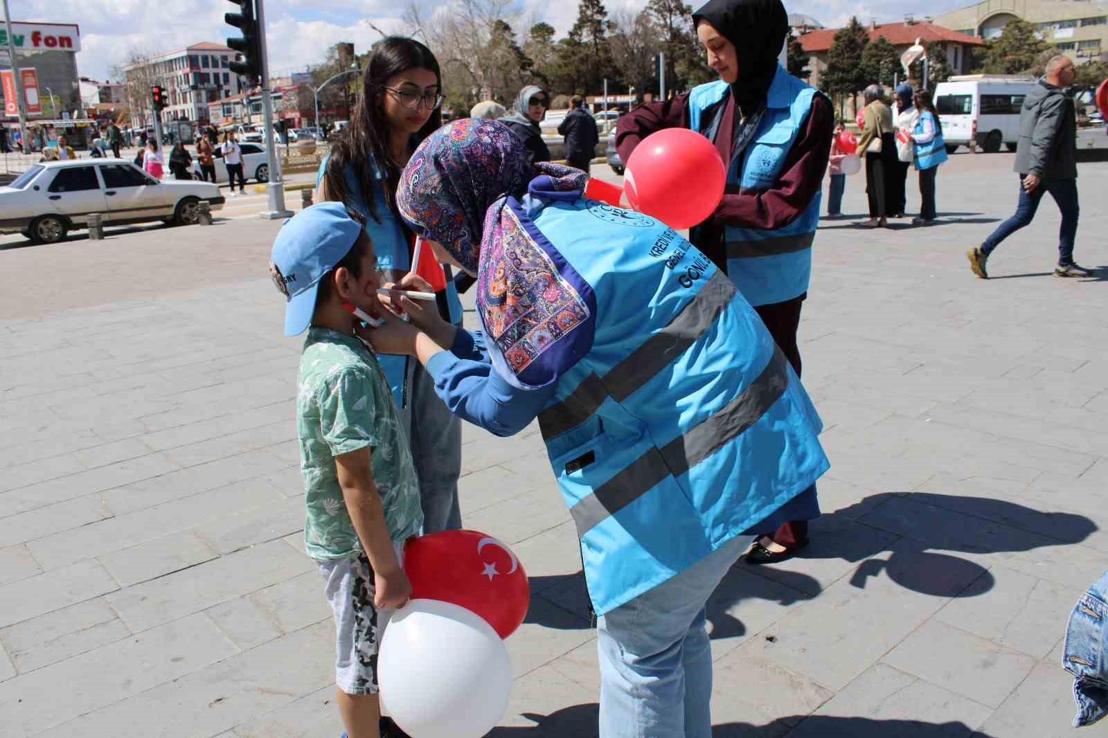 Erzincan&rsquo;da 23 Nisan kutlamaları renkli anlara sahne oldu
