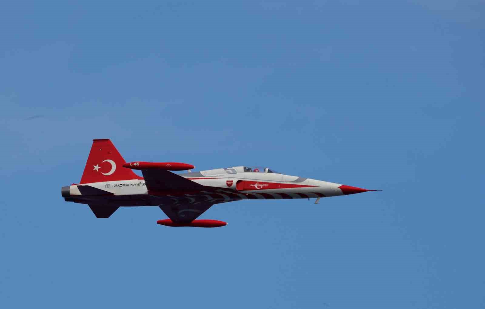 Antalya semalarında nefes kesen prova: Türk Yıldızları 23 Nisan’a hazırlanıyor