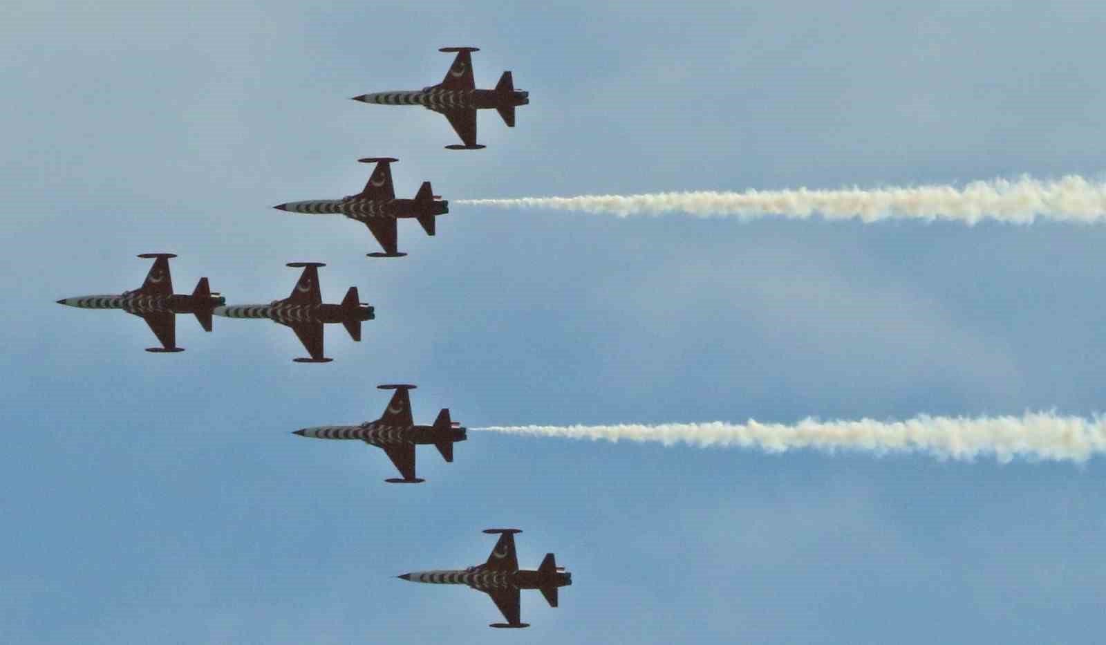 Antalya semalarında nefes kesen prova: T&uuml;rk Yıldızları 23 Nisan&rsquo;a hazırlanıyor
