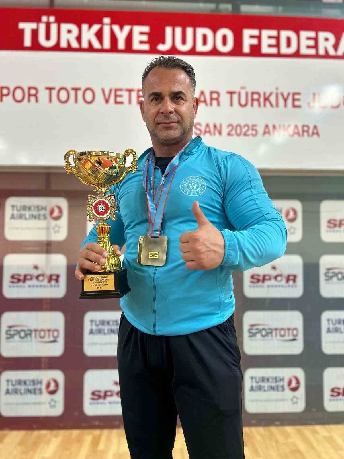 Sinoplu judoculardan b&uuml;y&uuml;k başarı
