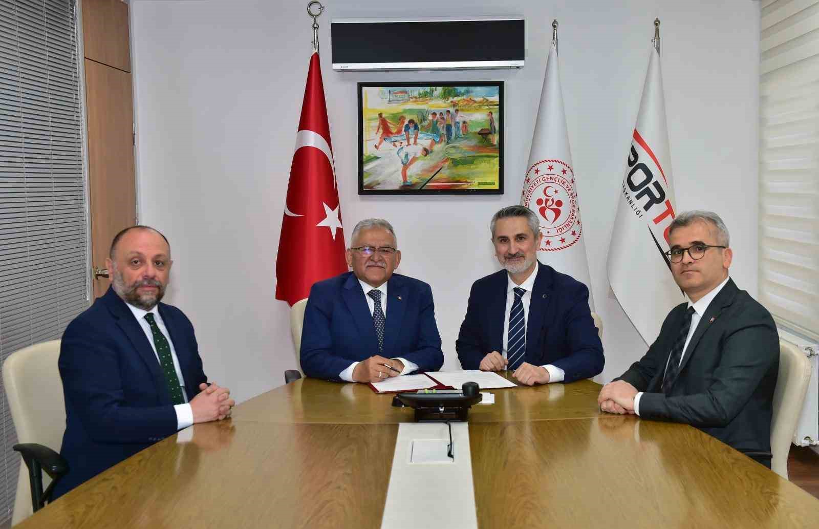 B&uuml;y&uuml;kkılı&ccedil;&rsquo;tan Avrupa Spor Şehri Kayseri&rsquo;ye bir proje daha: Atletizm pisti
