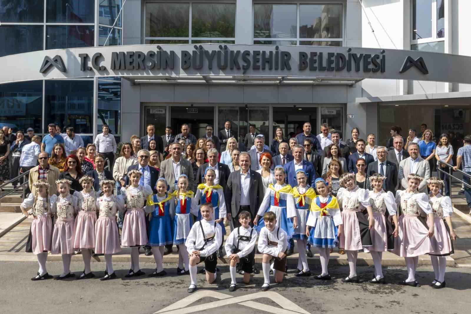 Başkan Seçer: "Mersin’in barış ve dostluk kenti olduğunu anlatın"