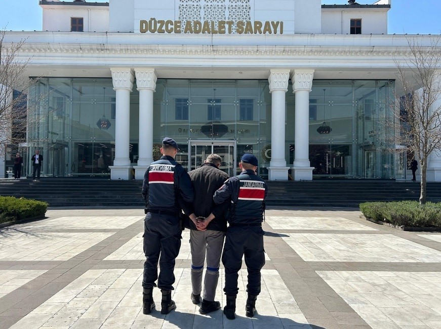 Yangın şüphelisi çalılık alanda yakalandı