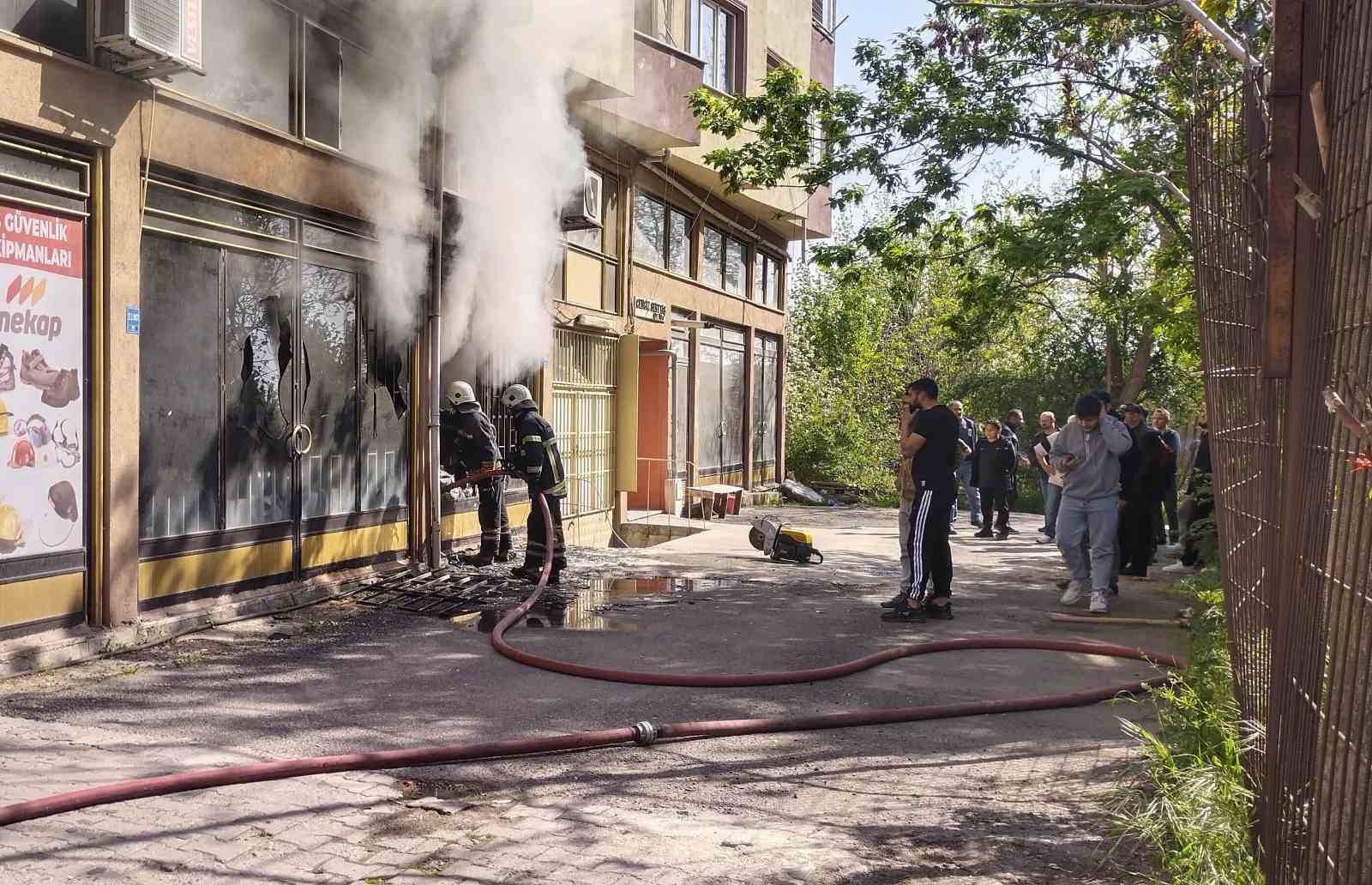 Çorlu’da işyeri yangını