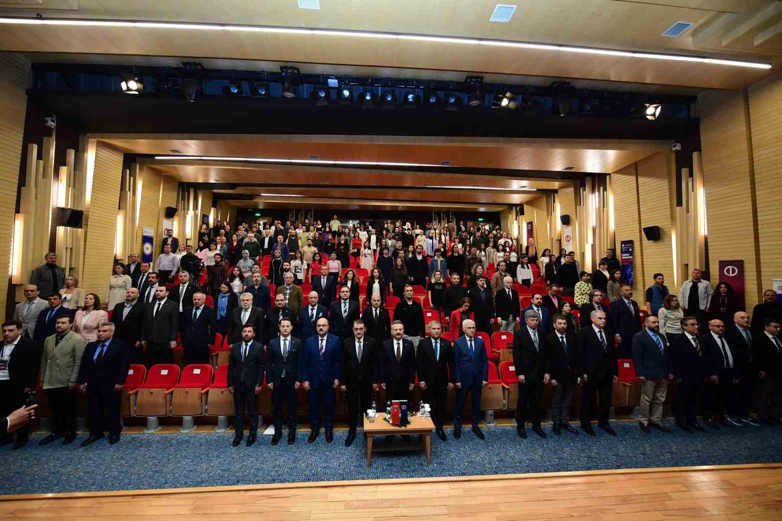 "Anadolu &Uuml;niversitesi Yapay Zek&acirc; Zirvesi" yoğun katılımla ger&ccedil;ekleştirildi
