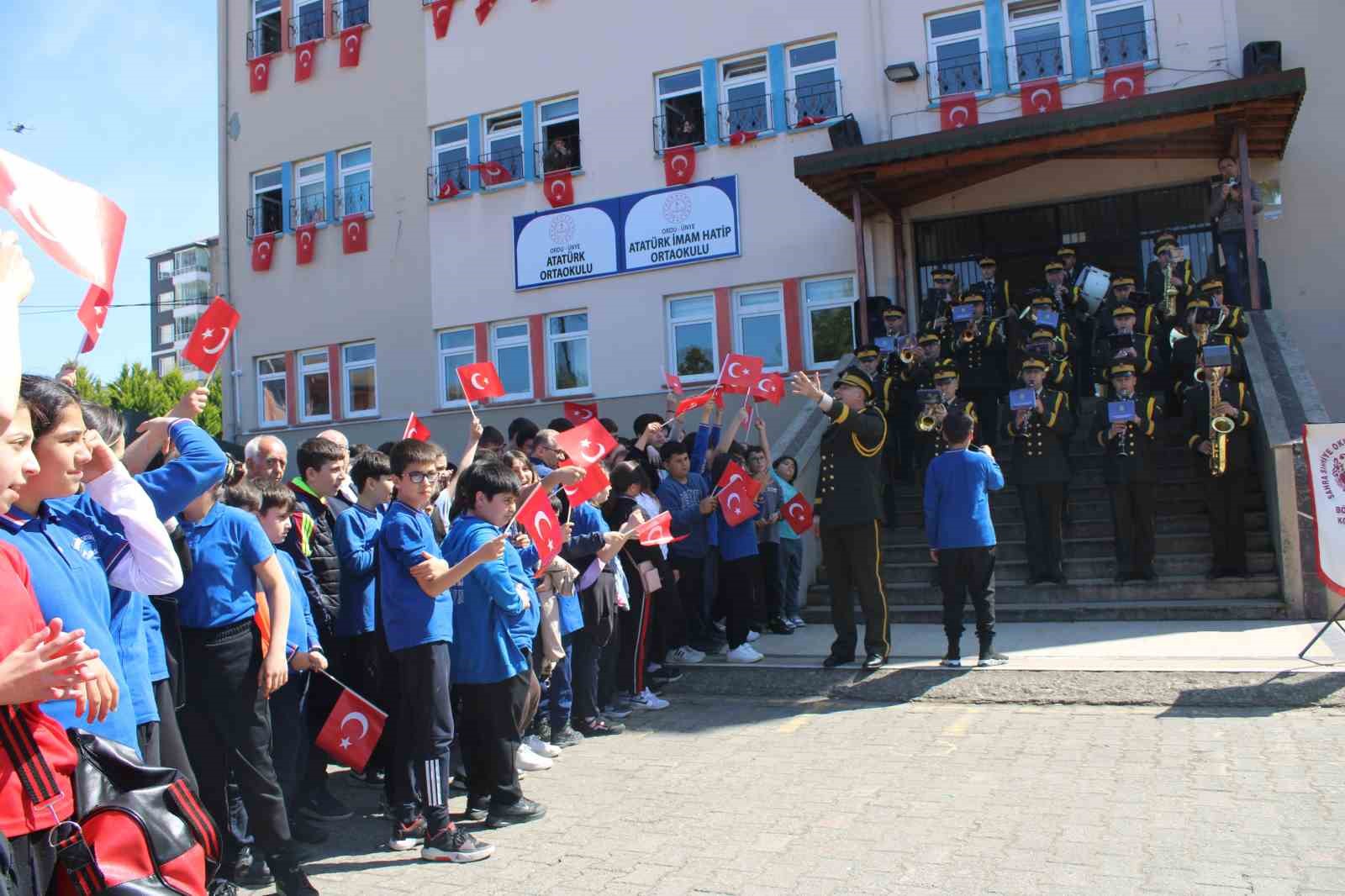Ordu’da bin 25 öğrenci bando coşkusuna eşlik etti