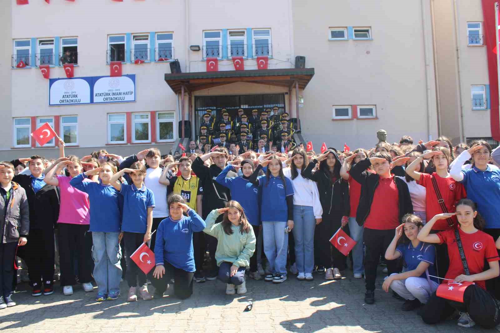 Ordu’da bin 25 öğrenci bando coşkusuna eşlik etti