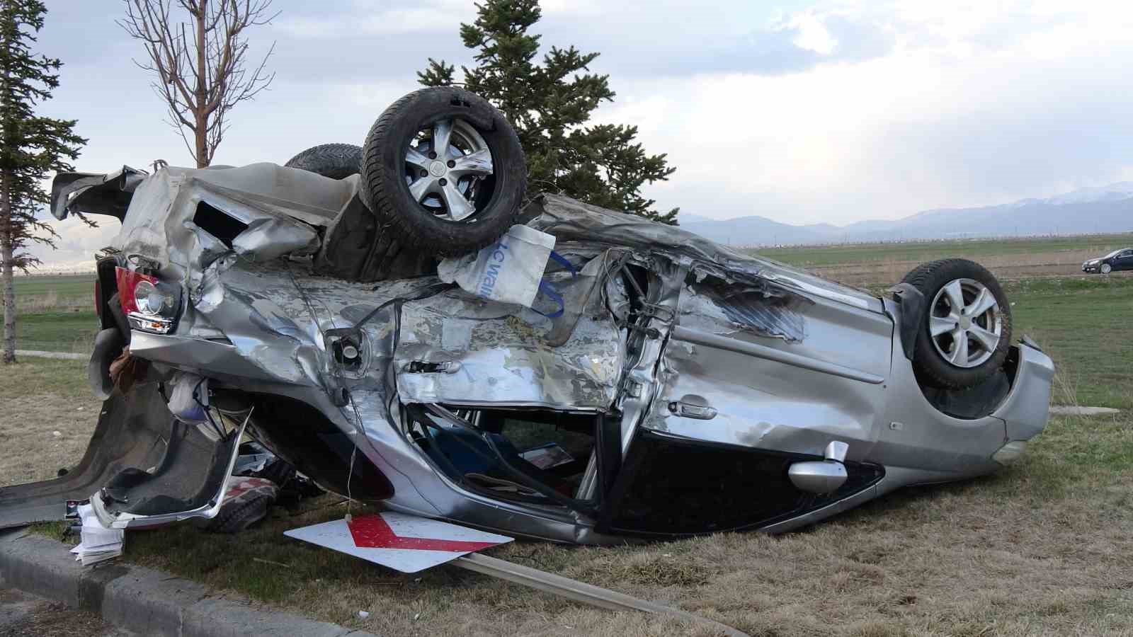 Erzurum’da ters yöne giren cip otomobille çarpıştı: 2 yaralı
