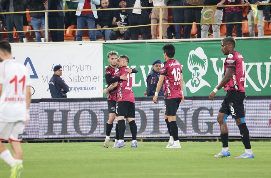 Trendyol Süper Lig: Alanyaspor: 1 - Samsunspor: 0 (İlk yarı)
