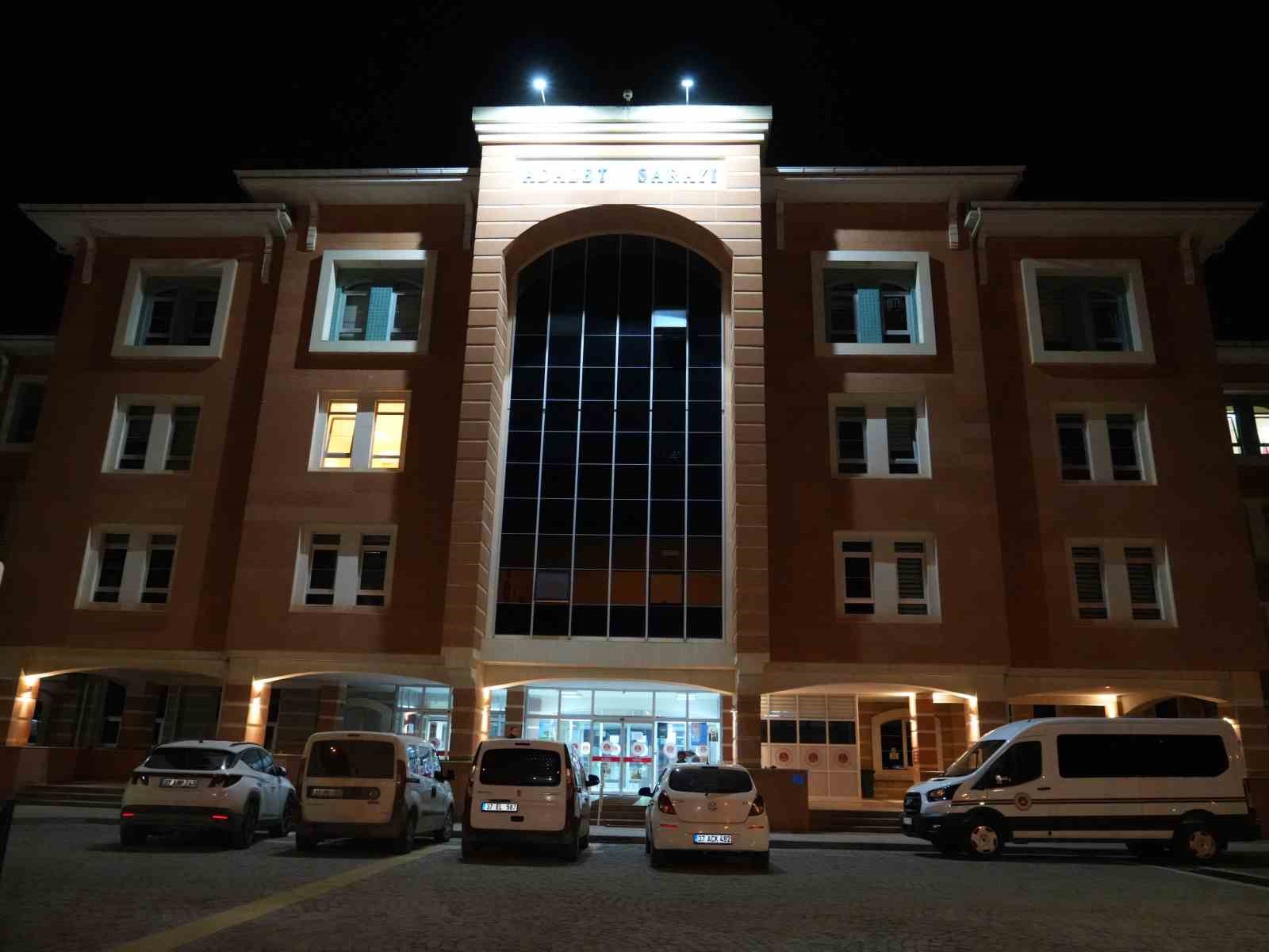 Hamile eşini öldürüp cesetle aynı evde 10 gün boyunca kalan koca tutuklandı
