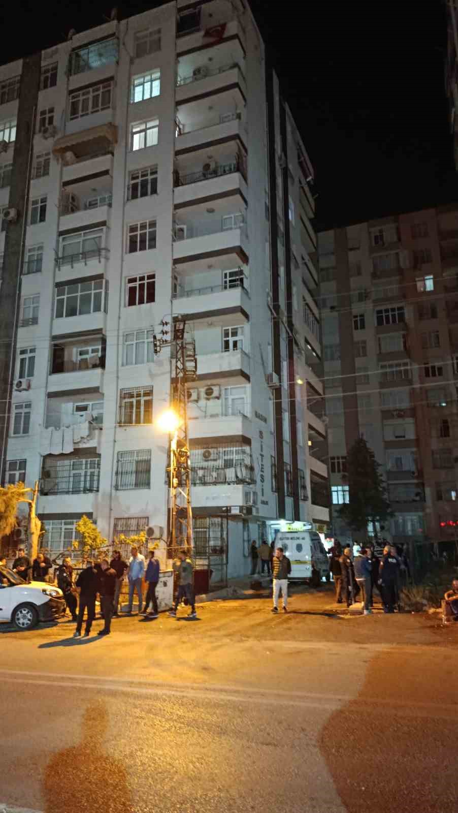 Adana’da apartman dairesinde yangın: 1 kişi ölü bulundu