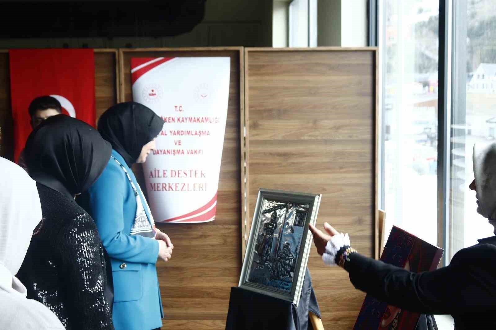 "Paland&ouml;ken&rsquo;in eteğinde T&uuml;rk motifleri defilesi" b&uuml;y&uuml;k beğeni topladı
