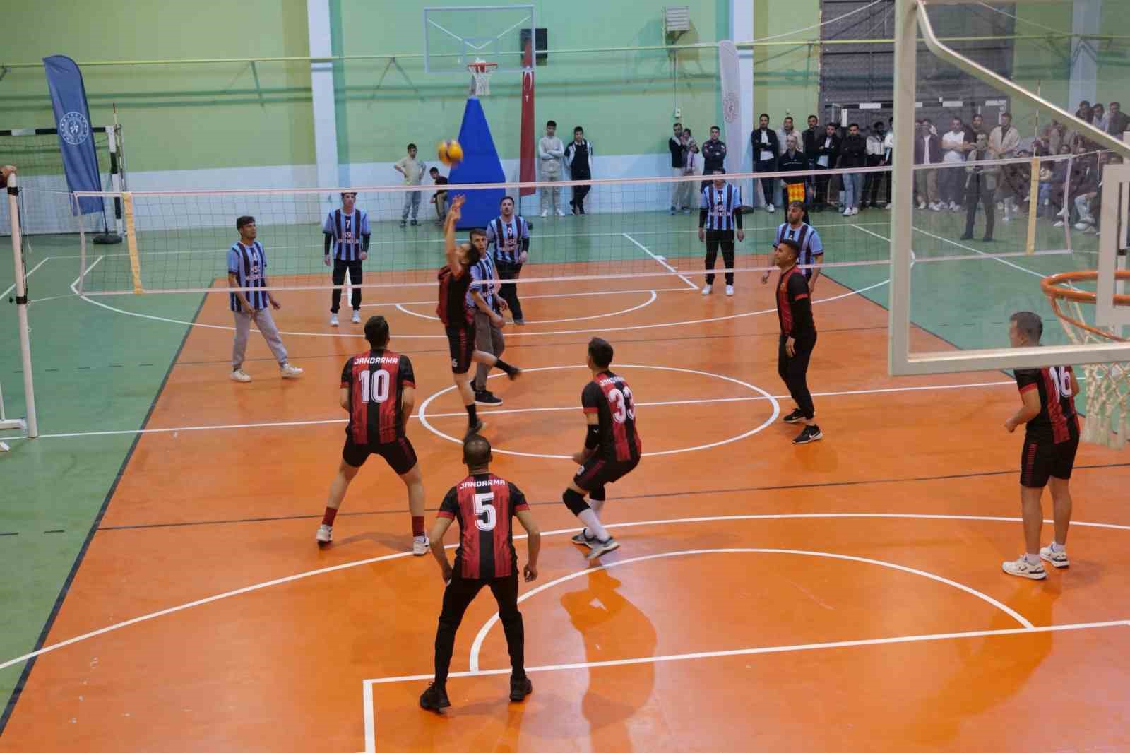 Beylikova’daki Kurumlar Arası Voleybol Turnuvası sona erdi