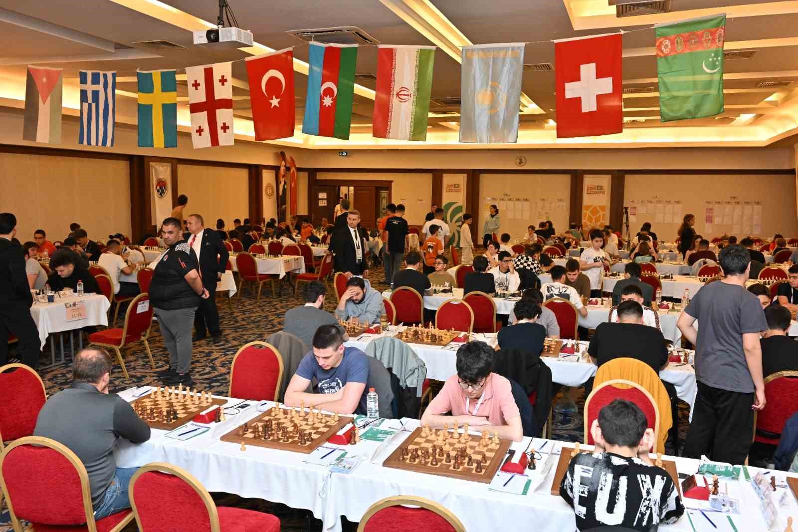 Manisa’da Uluslararası Satranç Turnuvası heyecanı başladı