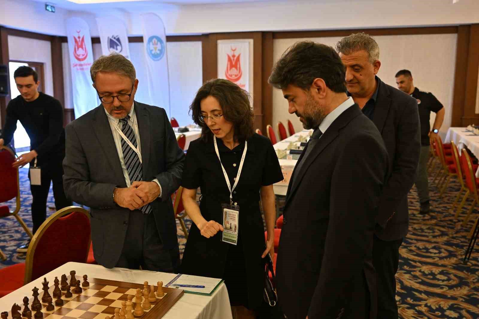 Manisa’da Uluslararası Satranç Turnuvası heyecanı başladı