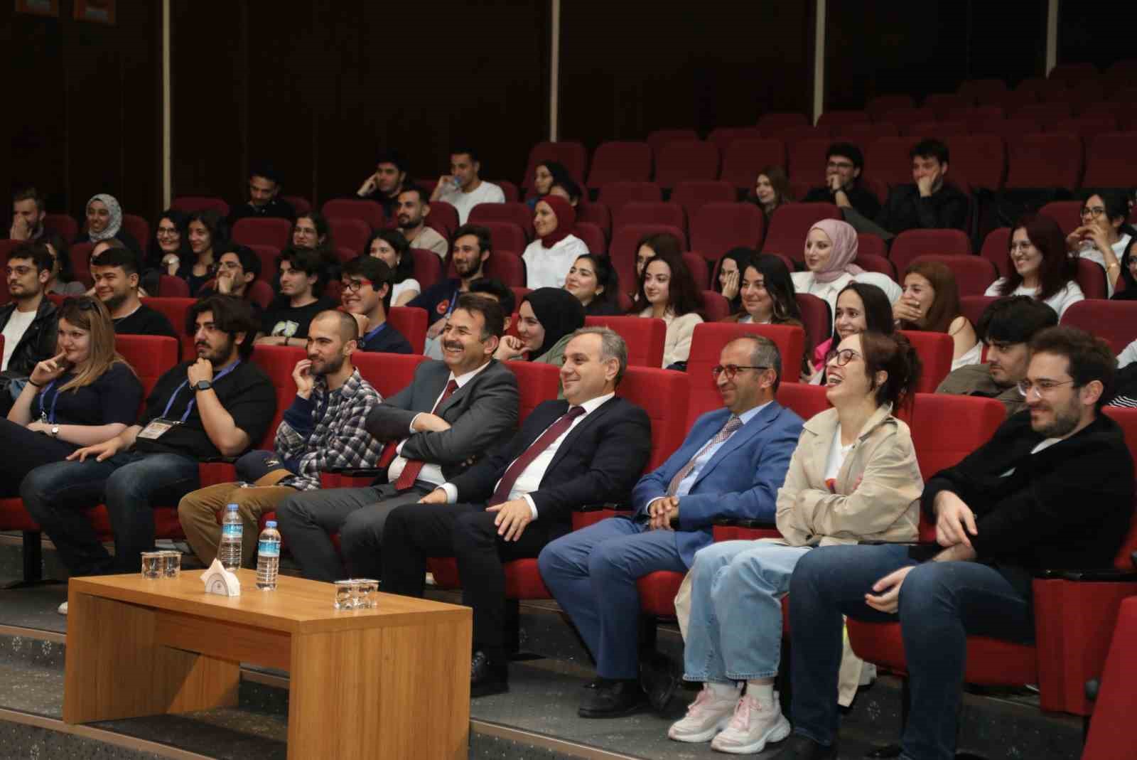 ERÜ’de 11. Tiyatro Festivali perdelerini açtı