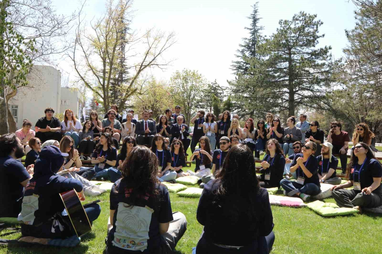 ERÜ’de 11. Tiyatro Festivali perdelerini açtı