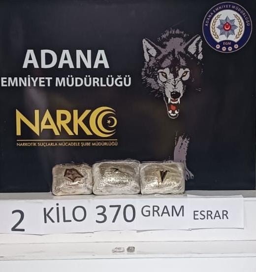 Yedek lastiğe gizlenen esrar, uygulamada ortaya çıktı: 2 şüpheli tutuklandı