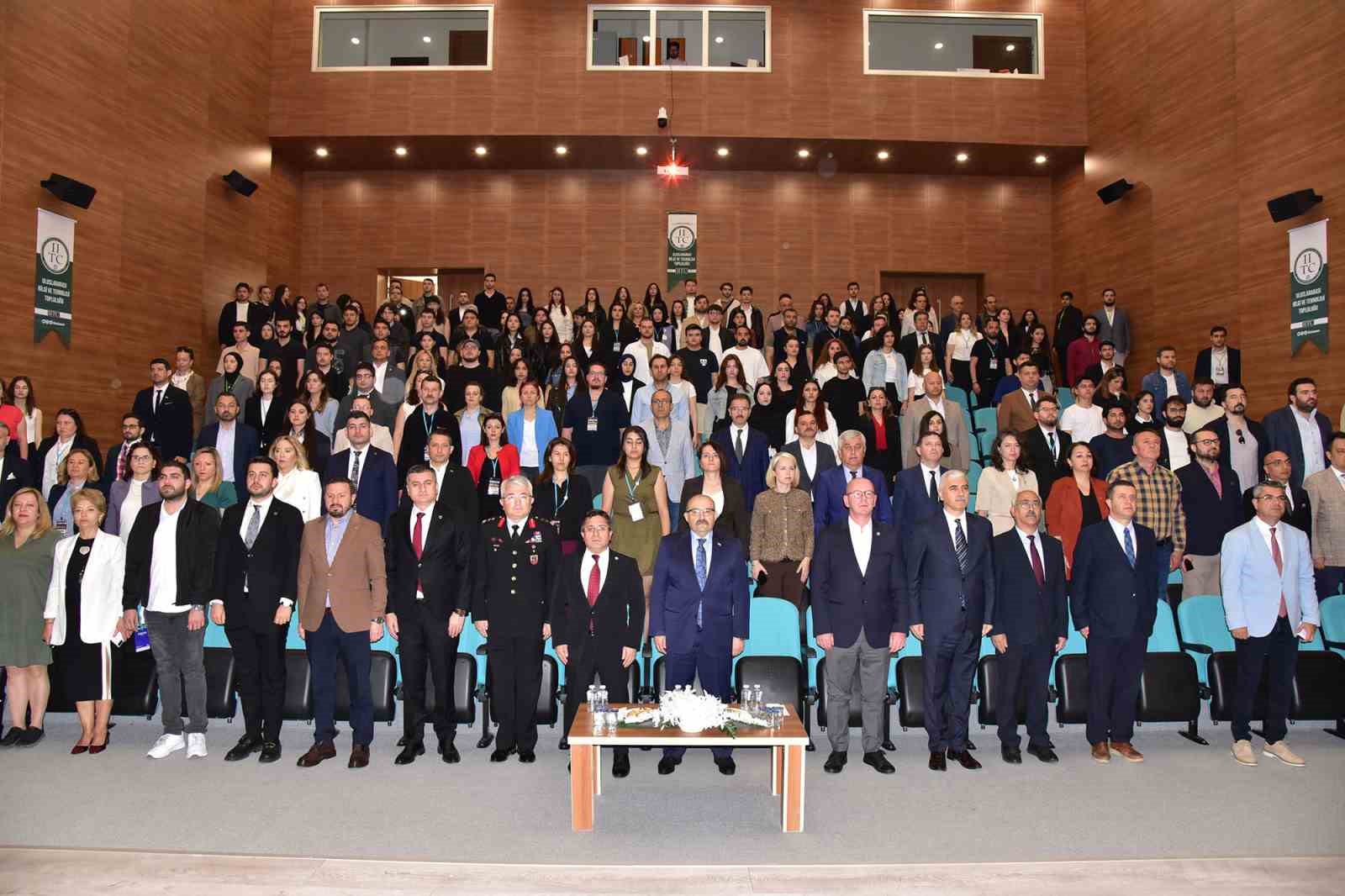 Balıkesir’de Öğrenci İş ve Kariyer fuarı başladı