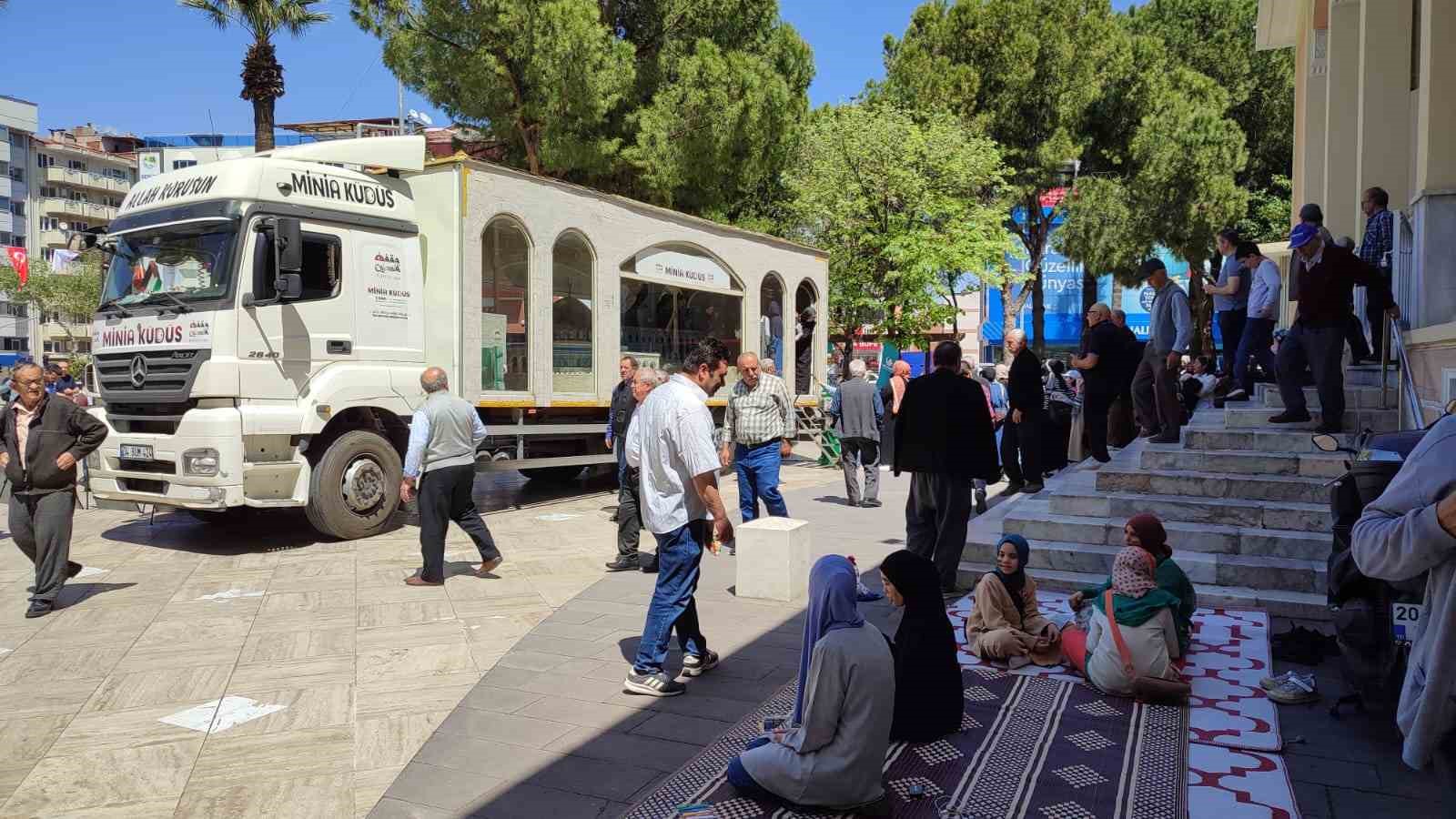 Minia Kud&uuml;s Tırını 4 g&uuml;nde 10 bin kişi ziyaret etti
