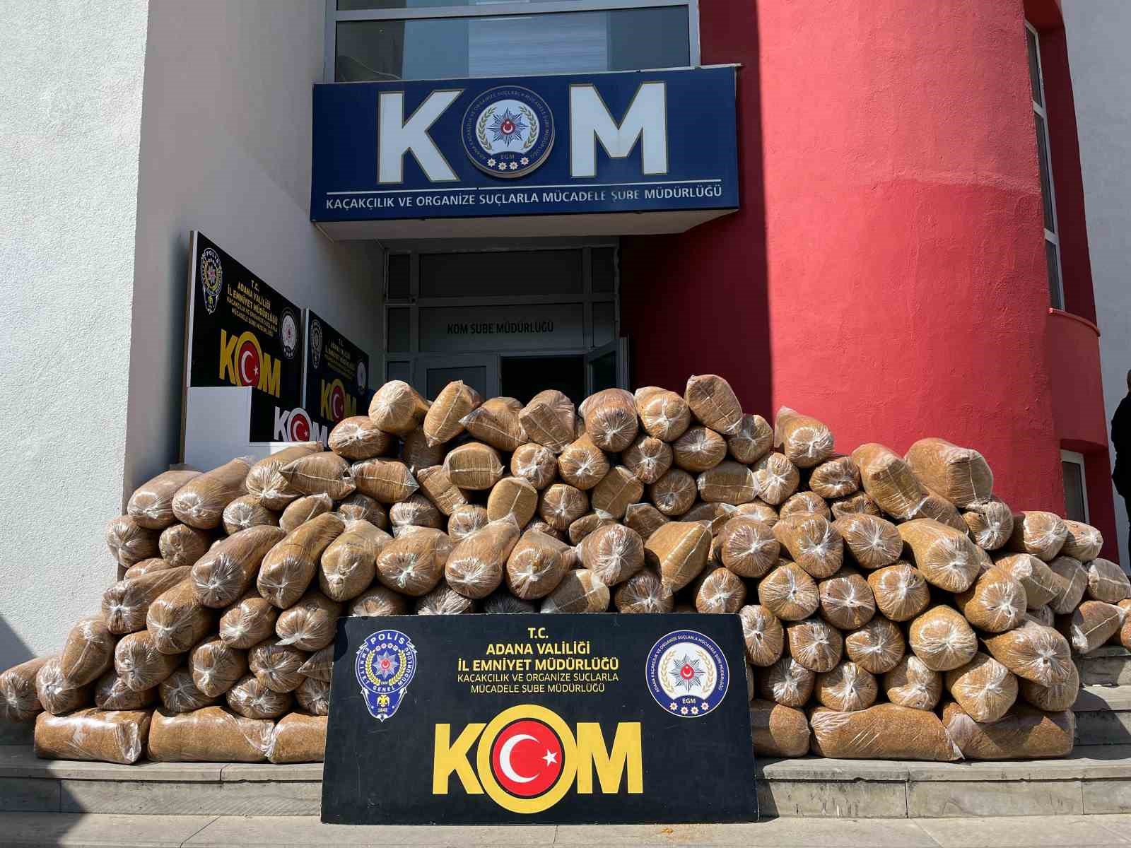 Adana’da araçta 1 ton kaçak kıyılmış tütün ele geçirildi