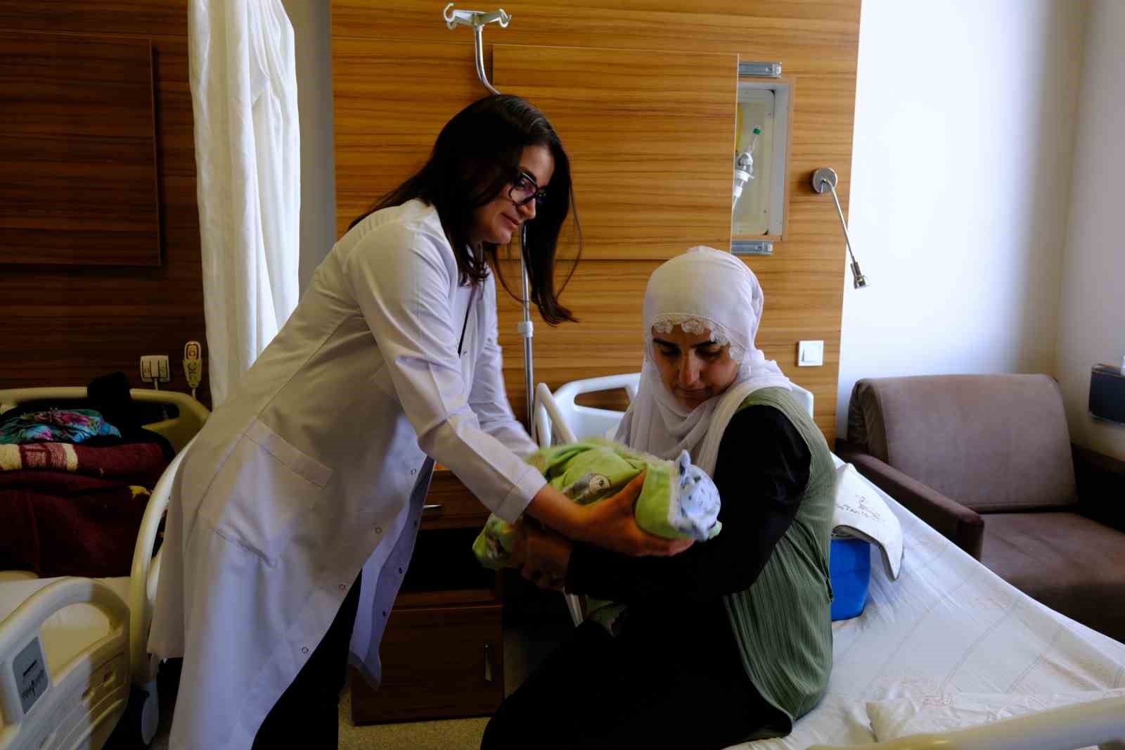 Van’da sağlık ekipleri zamanla yarıştı: Anne ve bebek hayata döndü