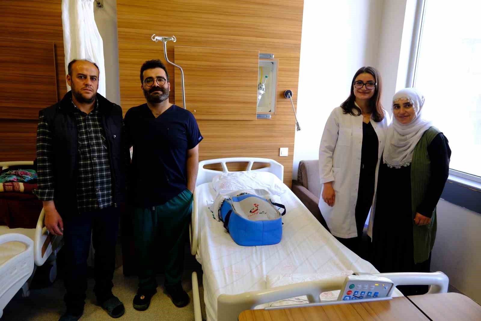 Van’da sağlık ekipleri zamanla yarıştı: Anne ve bebek hayata döndü