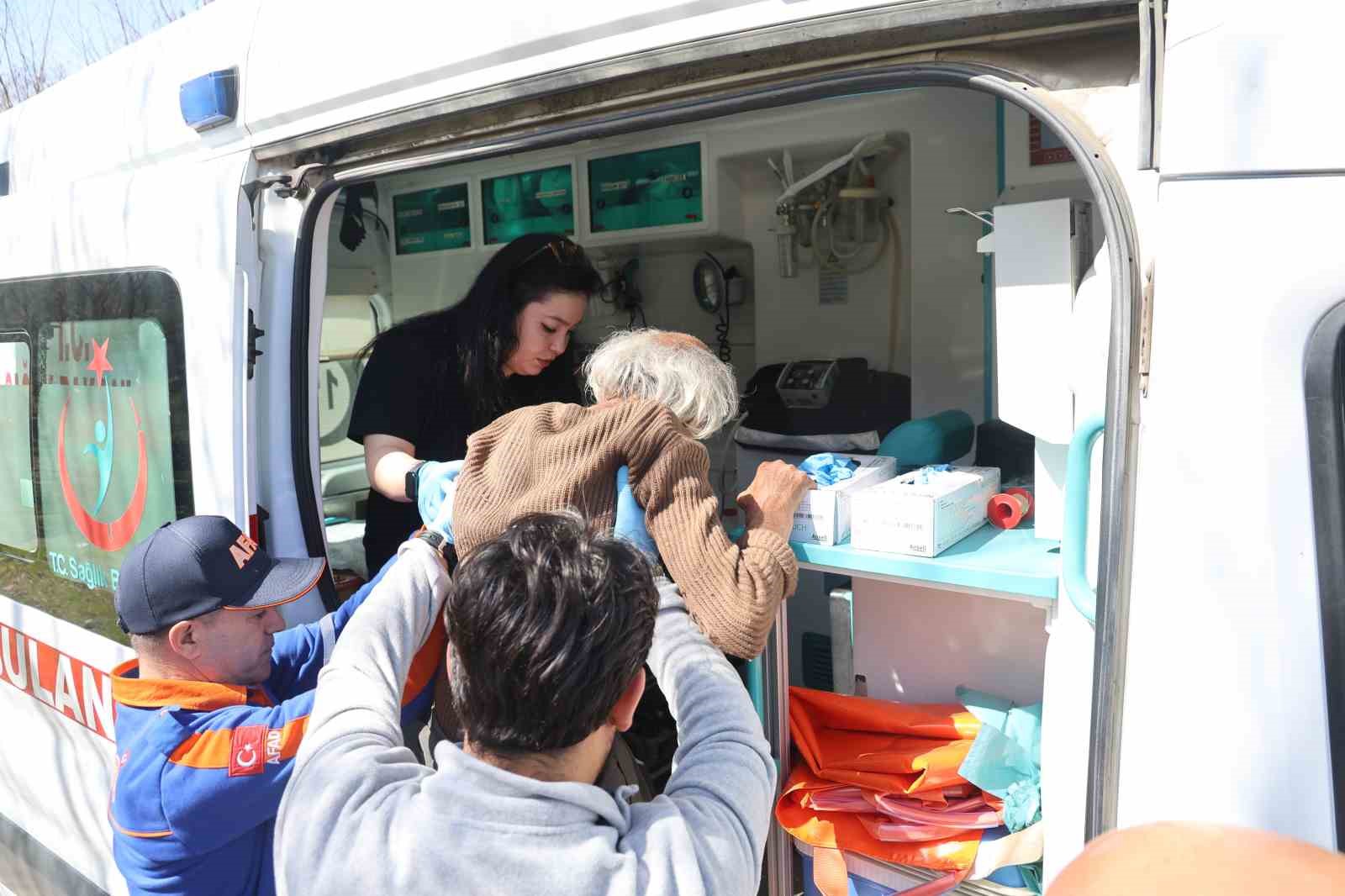 Kaybolduktan 41 saat sonra bulunmuştu: Ambulansa binerken &quot;Çizmelerimi çıkarayım&quot; demesi yürekleri ısıttı