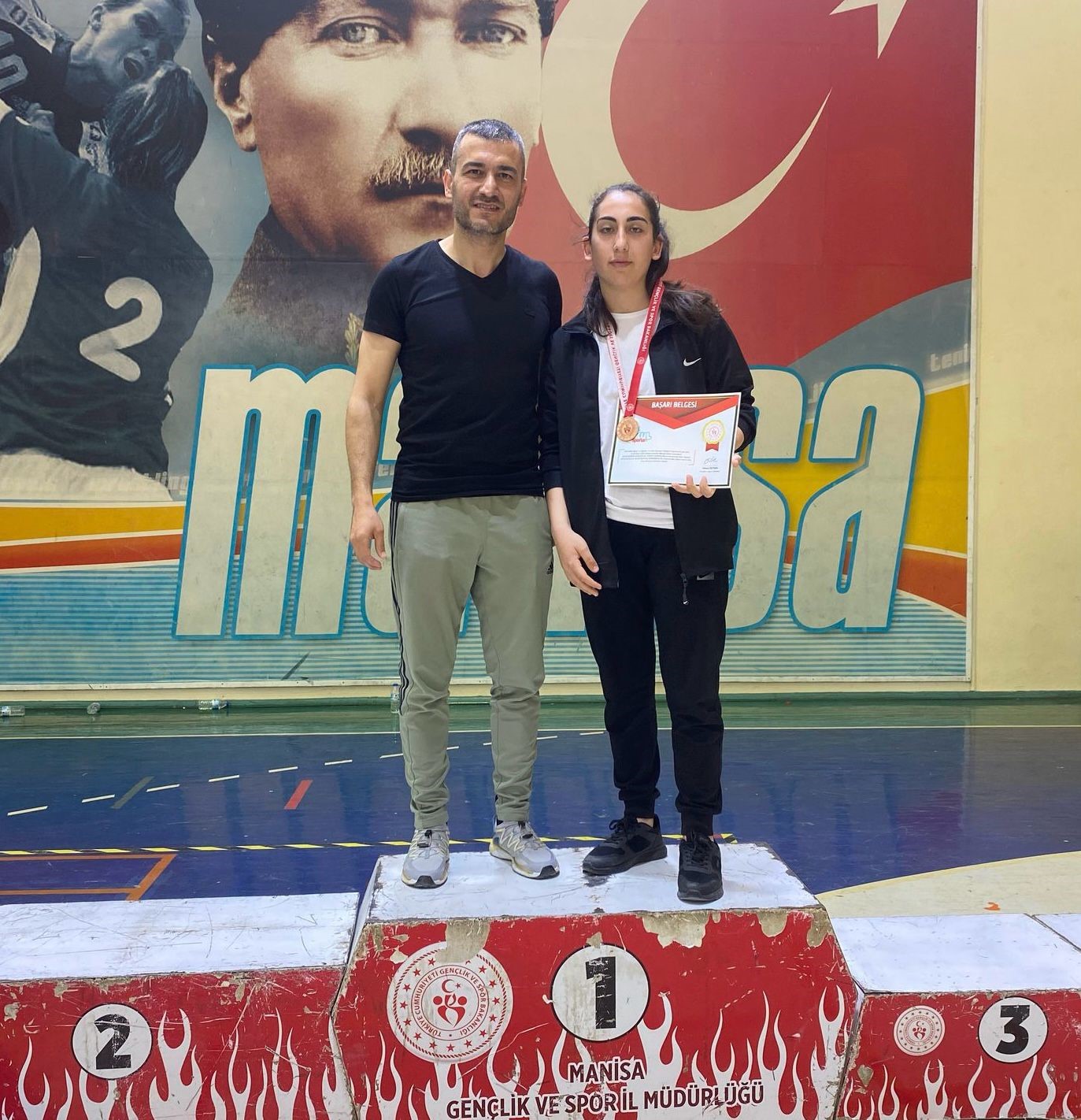 Bilek güreşinde Elazığ rüzgarı