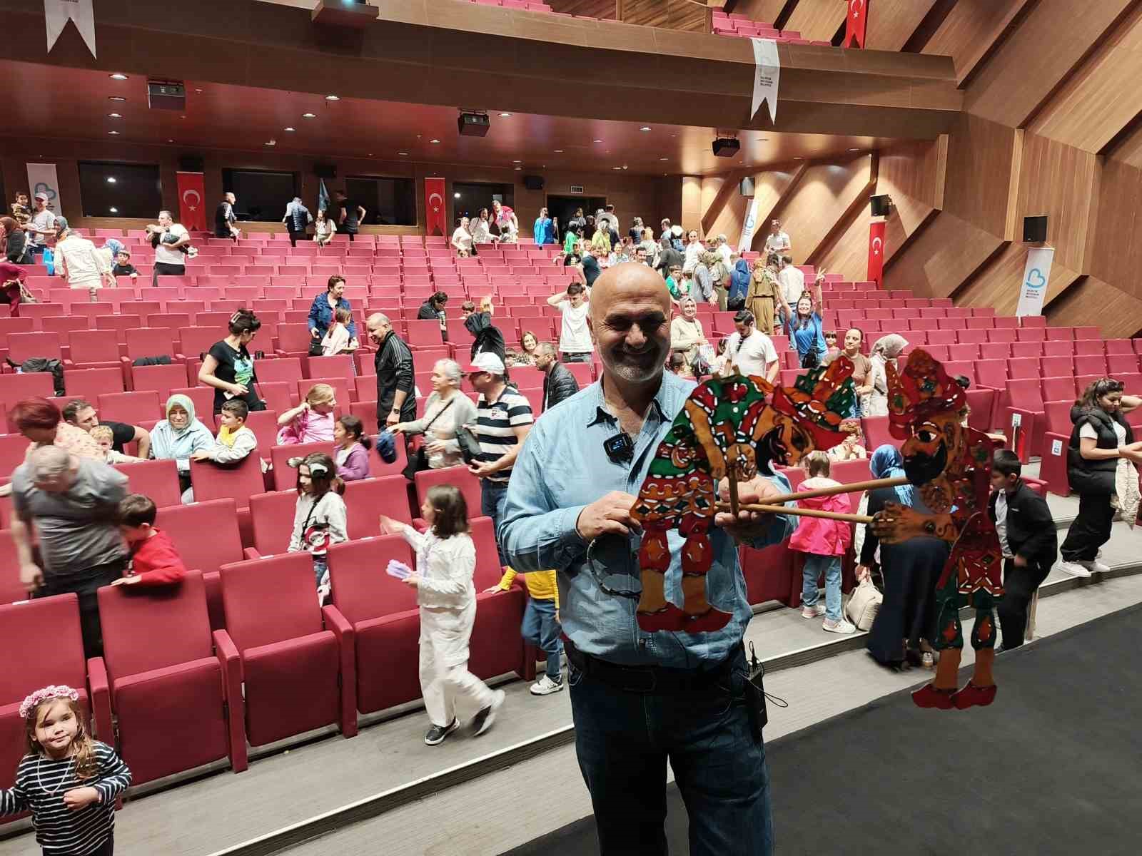 Balıkesir’de Hacivat-Karagöz canlı sinema etkinliği