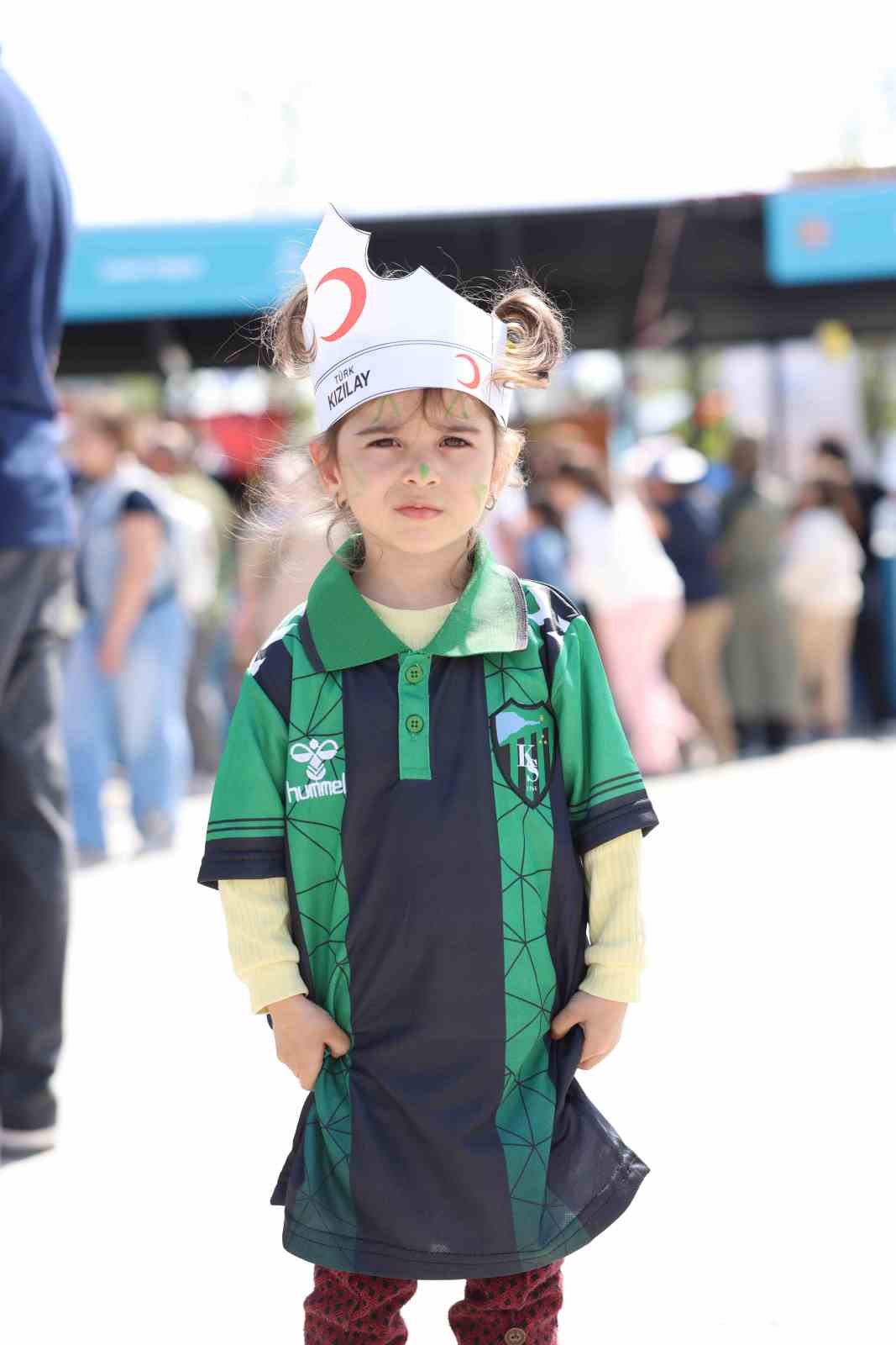 Meydanda çifte kutlama
