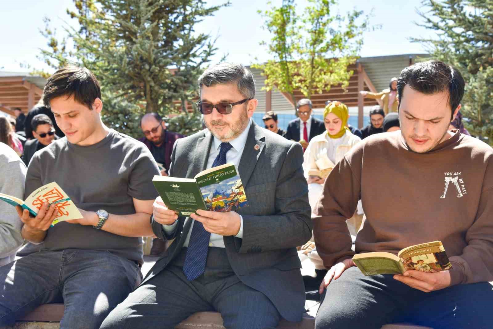 BŞEÜ’de kitap okuma etkinliği düzenlendi