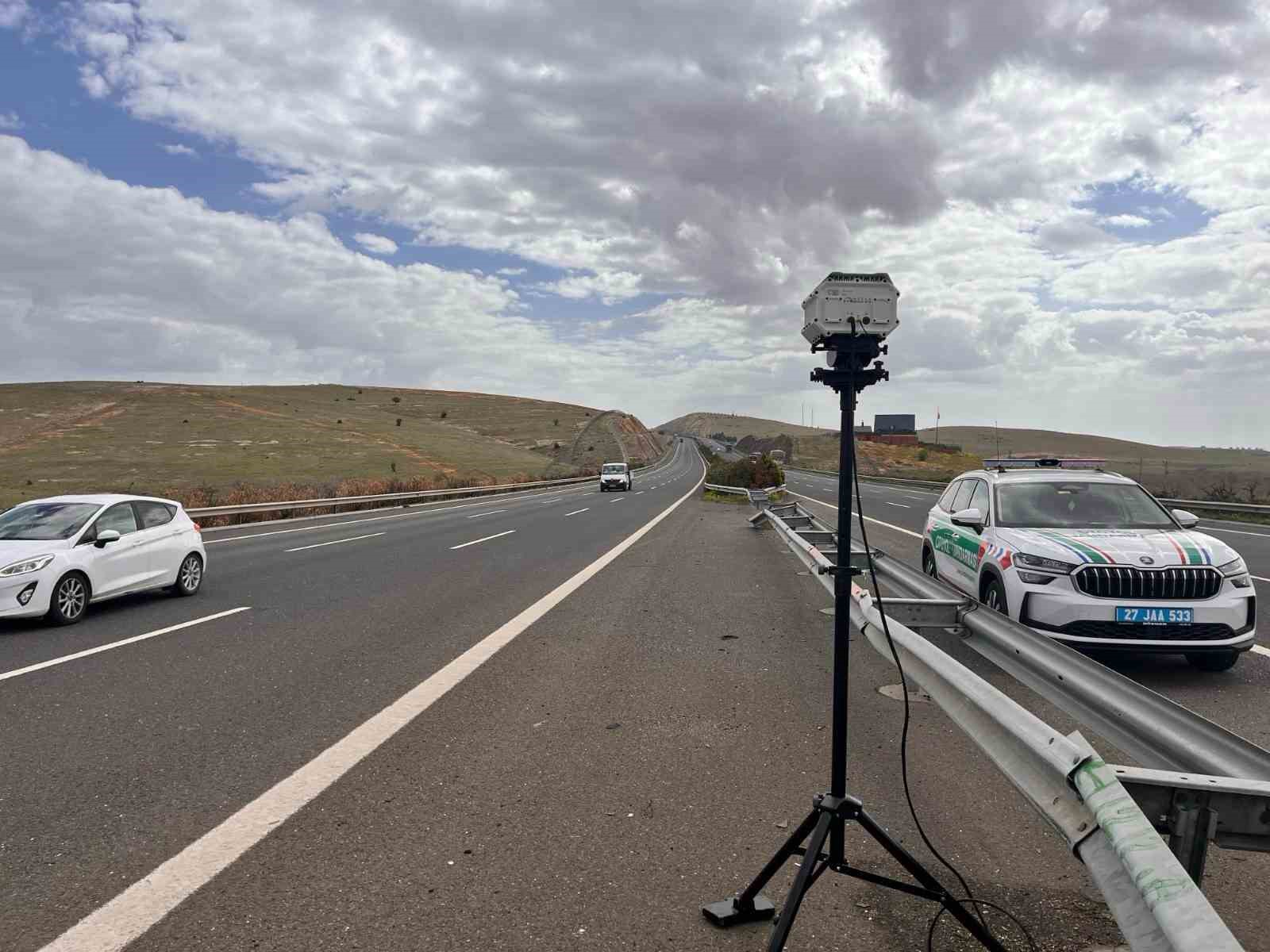 Gaziantep’te jandarmadan 63 araca 164 bin TL radar cezası