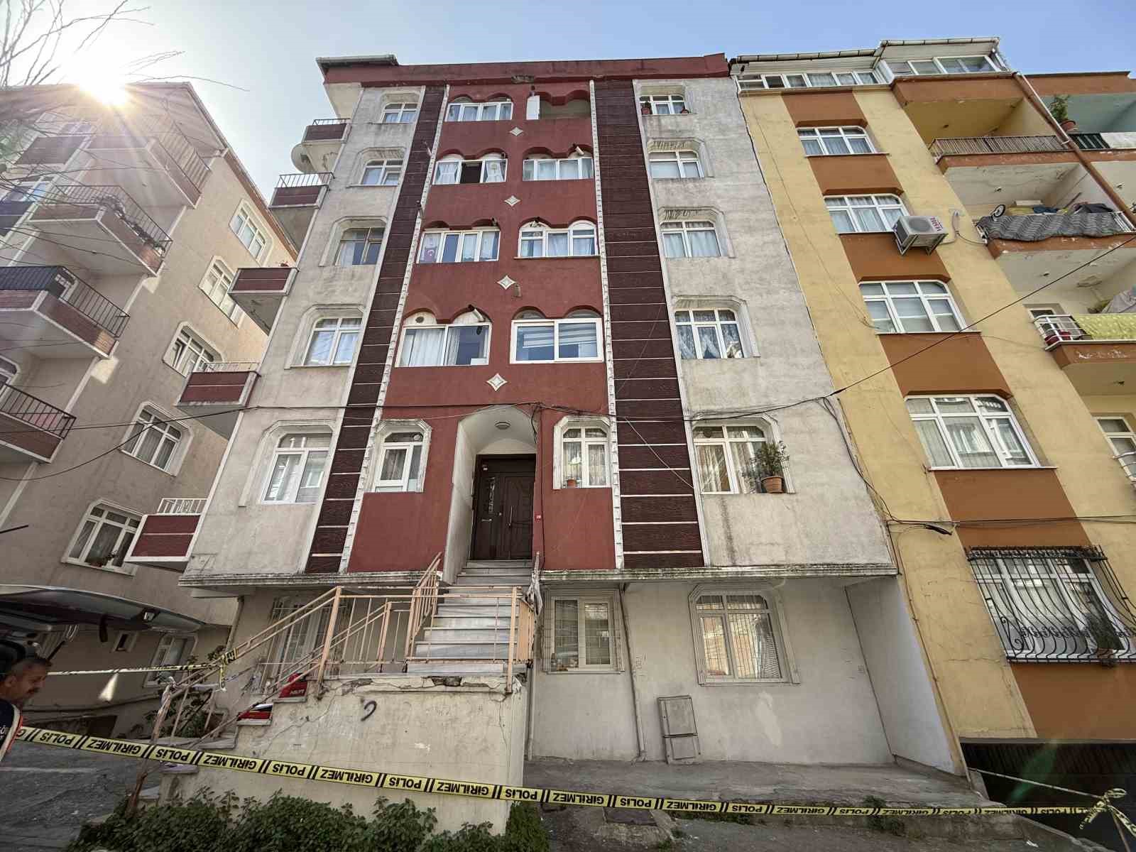 G&uuml;ng&ouml;ren&rsquo;de kolonlarından ses gelen 6 katlı bina inceleme yapıldı
