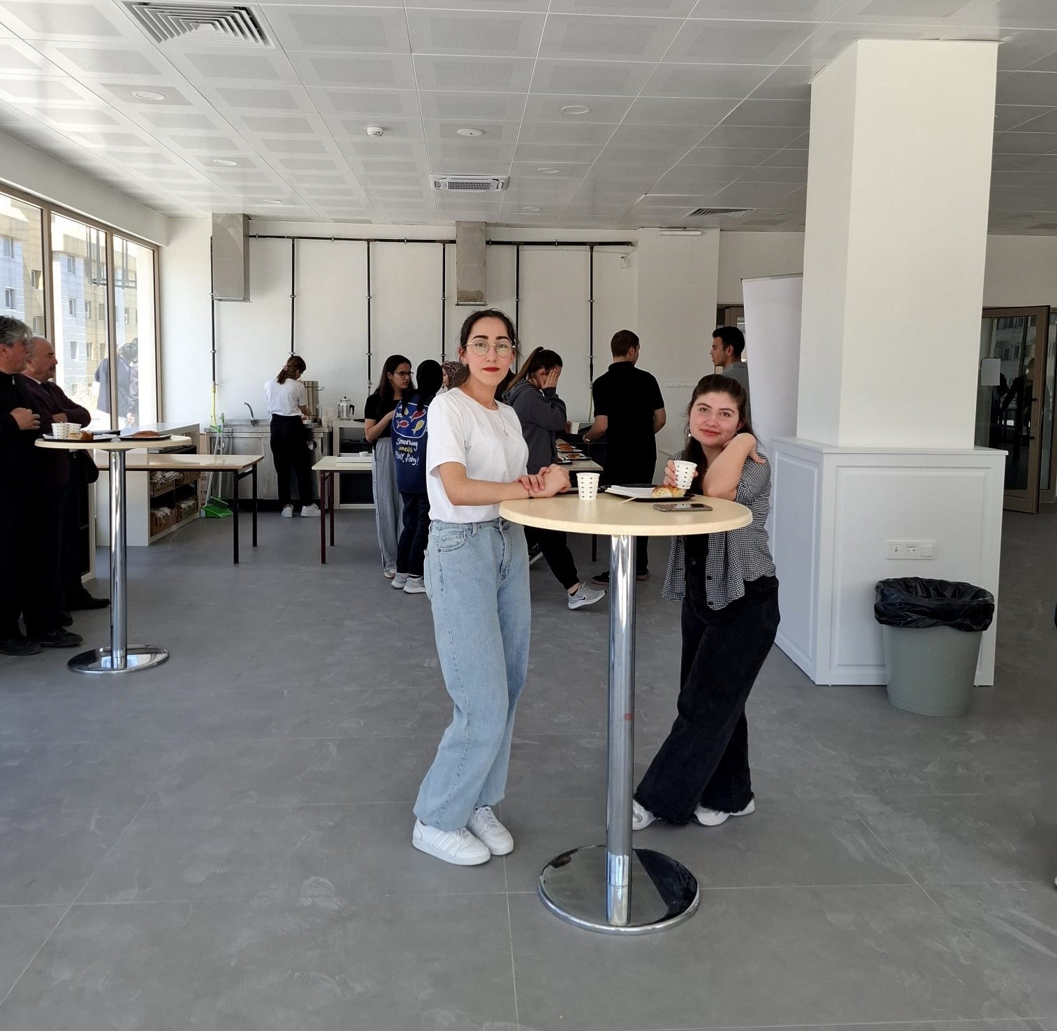 Gedik Ahmet Paşa Kütüphanesi’nde gençlere sıcak ikramlı destek