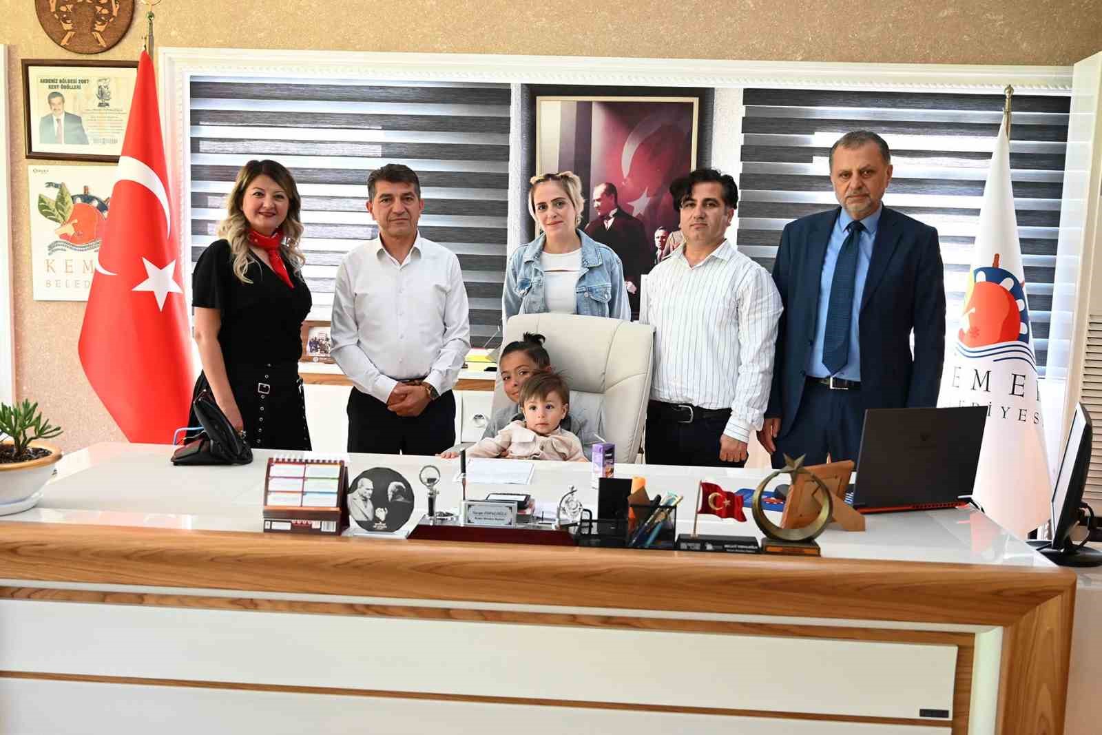 Kemer’de belediye başkan koltuğu 1 günlüğüne minik Ege’nin oldu