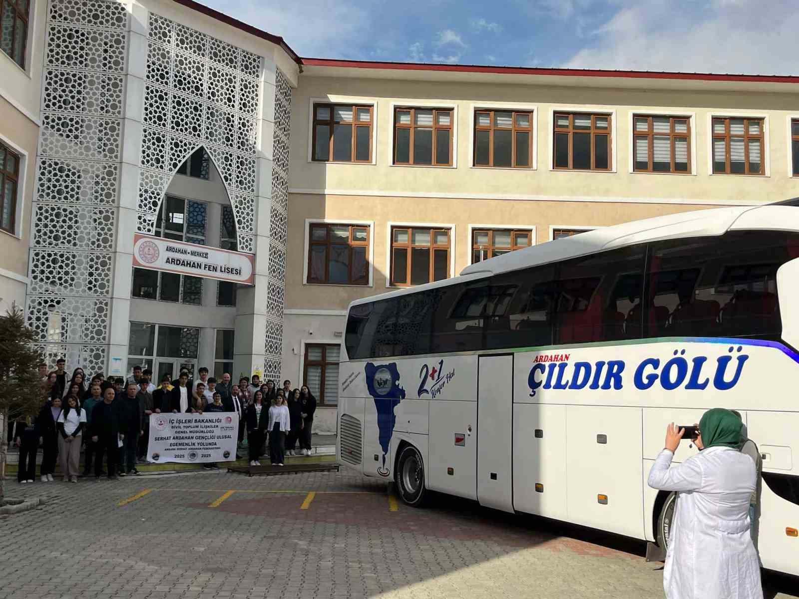 Ardahanlı &ouml;ğrenciler ulusal egemenlik yolunda Ankara gidiyor
