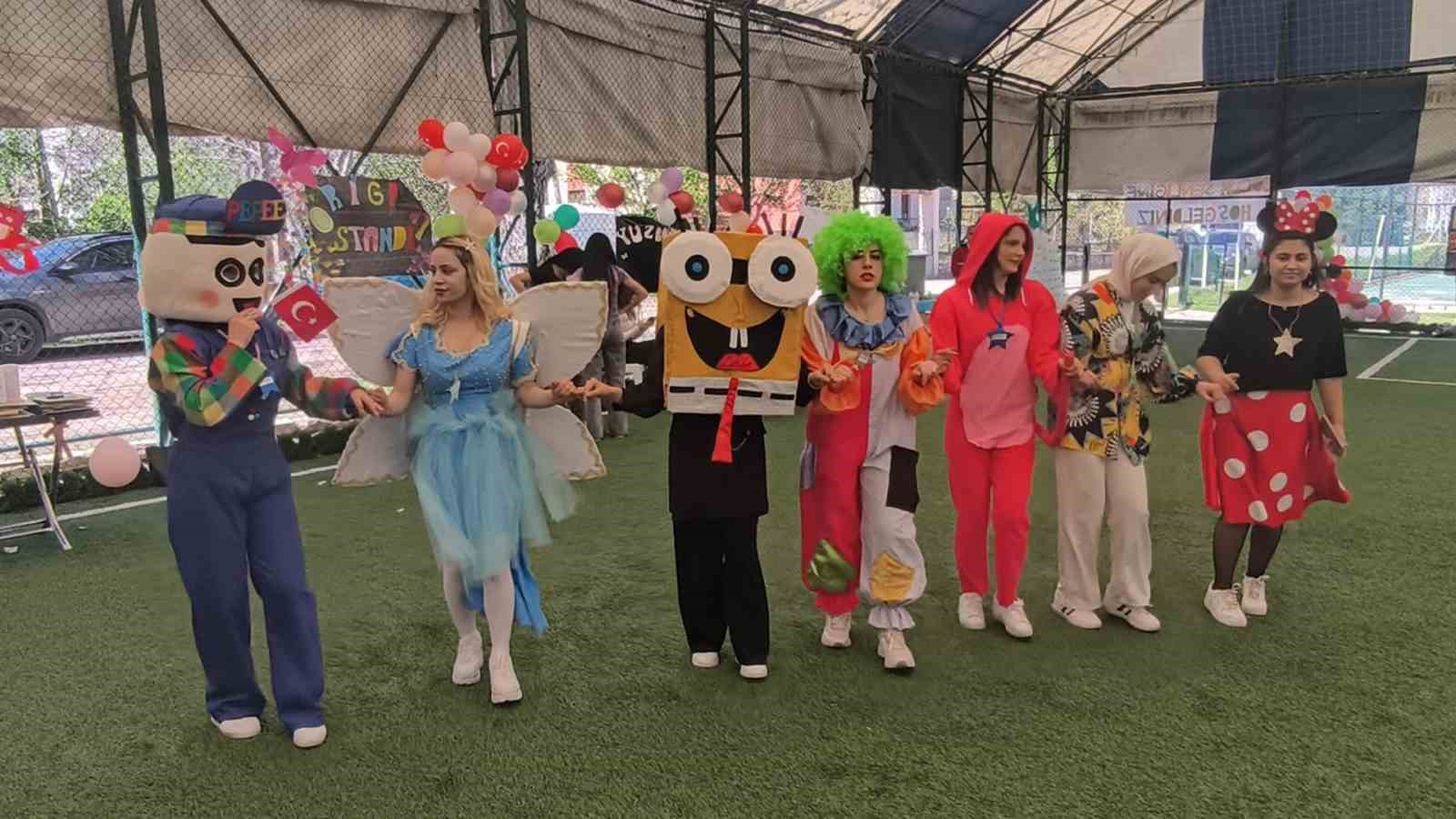 Çocuk şenliğinde ’büyük’ mesajlar verildi