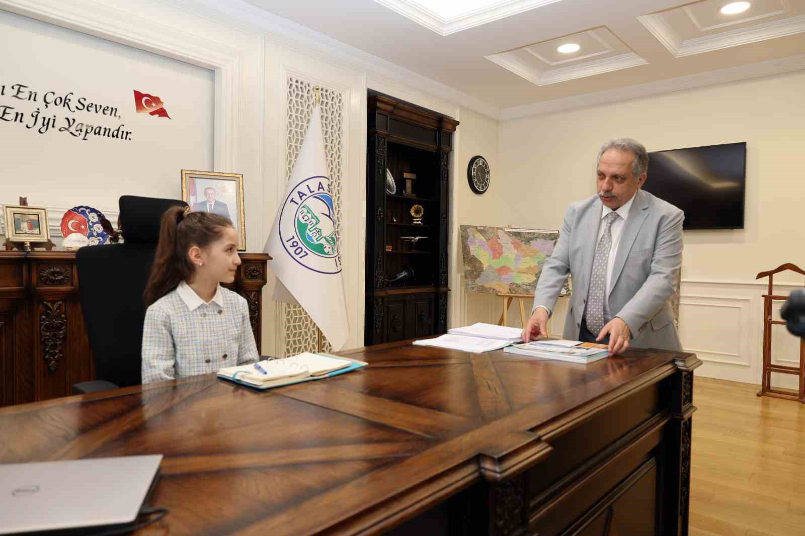 Talas&rsquo;ta başkanlık koltuğuna &ccedil;ocuklar oturdu
