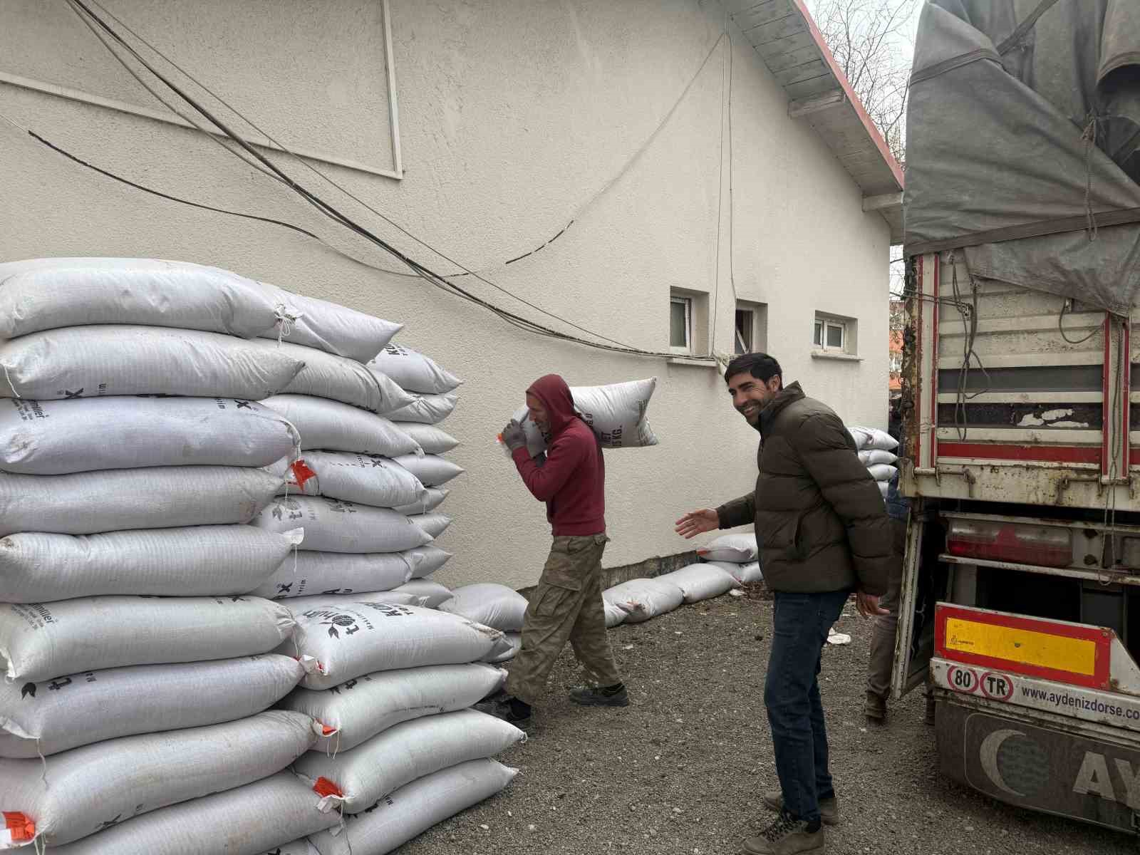 Diyadin&rsquo;de &ccedil;ift&ccedil;iye korunga tohumu desteği
